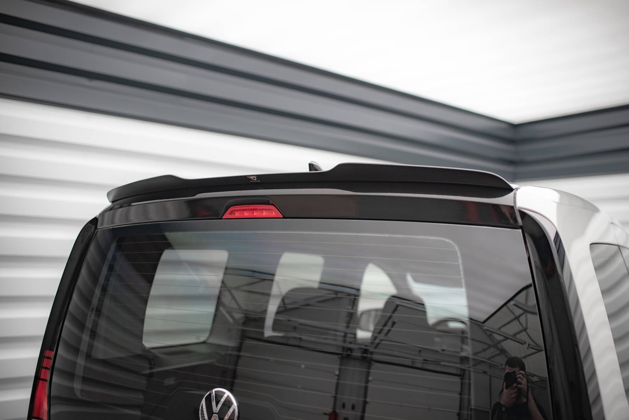 Maxton Design Extensión de alerón para Volkswagen Caddy Mk5 - imagen 1