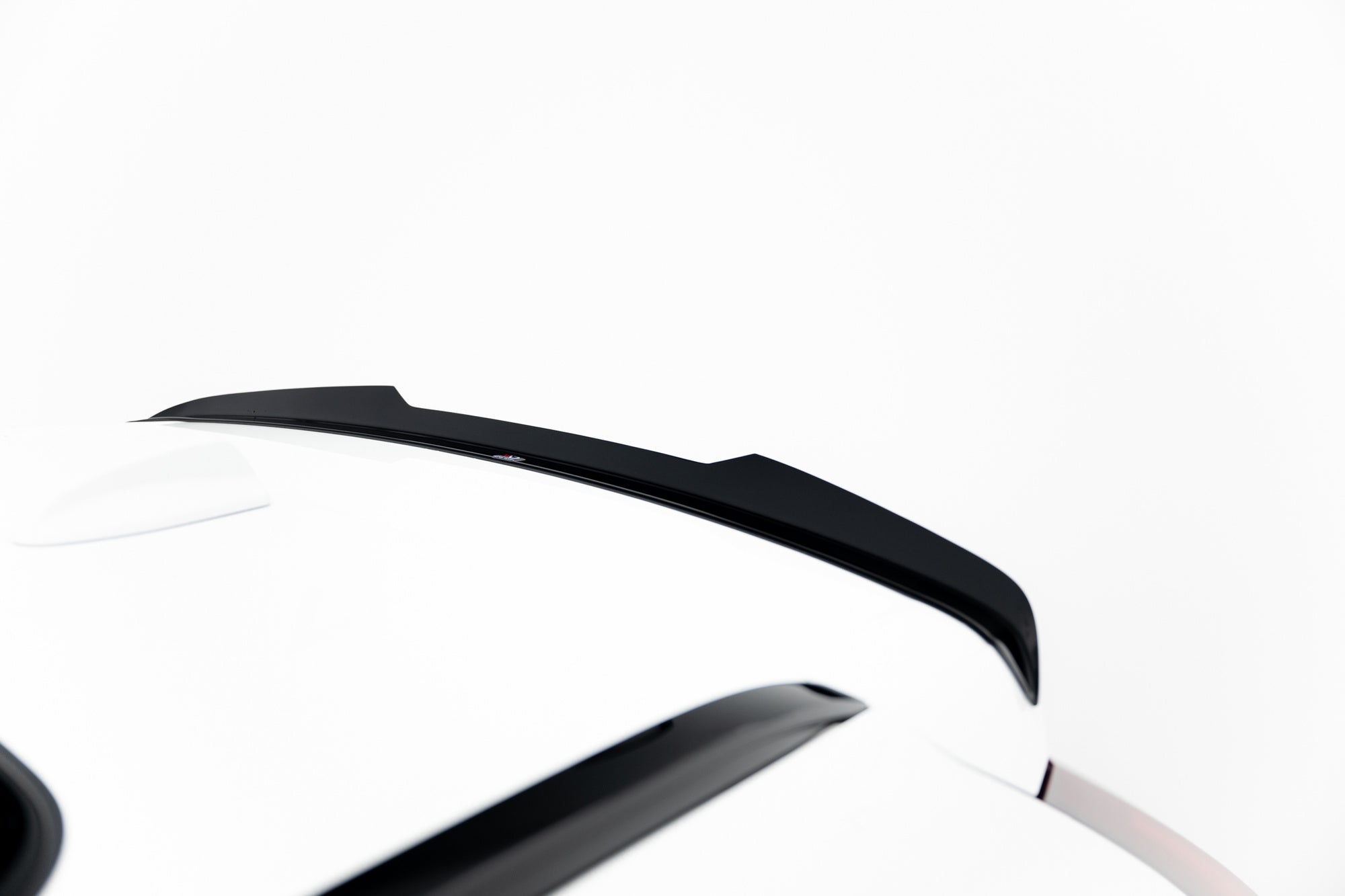 Maxton Design Extensión de alerón para Volvo XC60 R-Design Mk2 - imagen 3