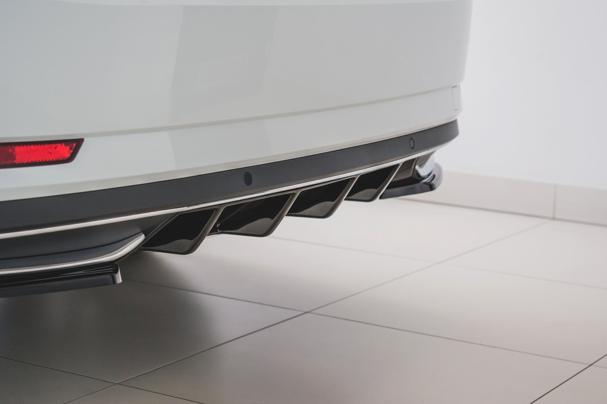 Maxton Design Difusor trasero para Skoda Superb Liftback / Combi Mk3 Facelift - imagen 3