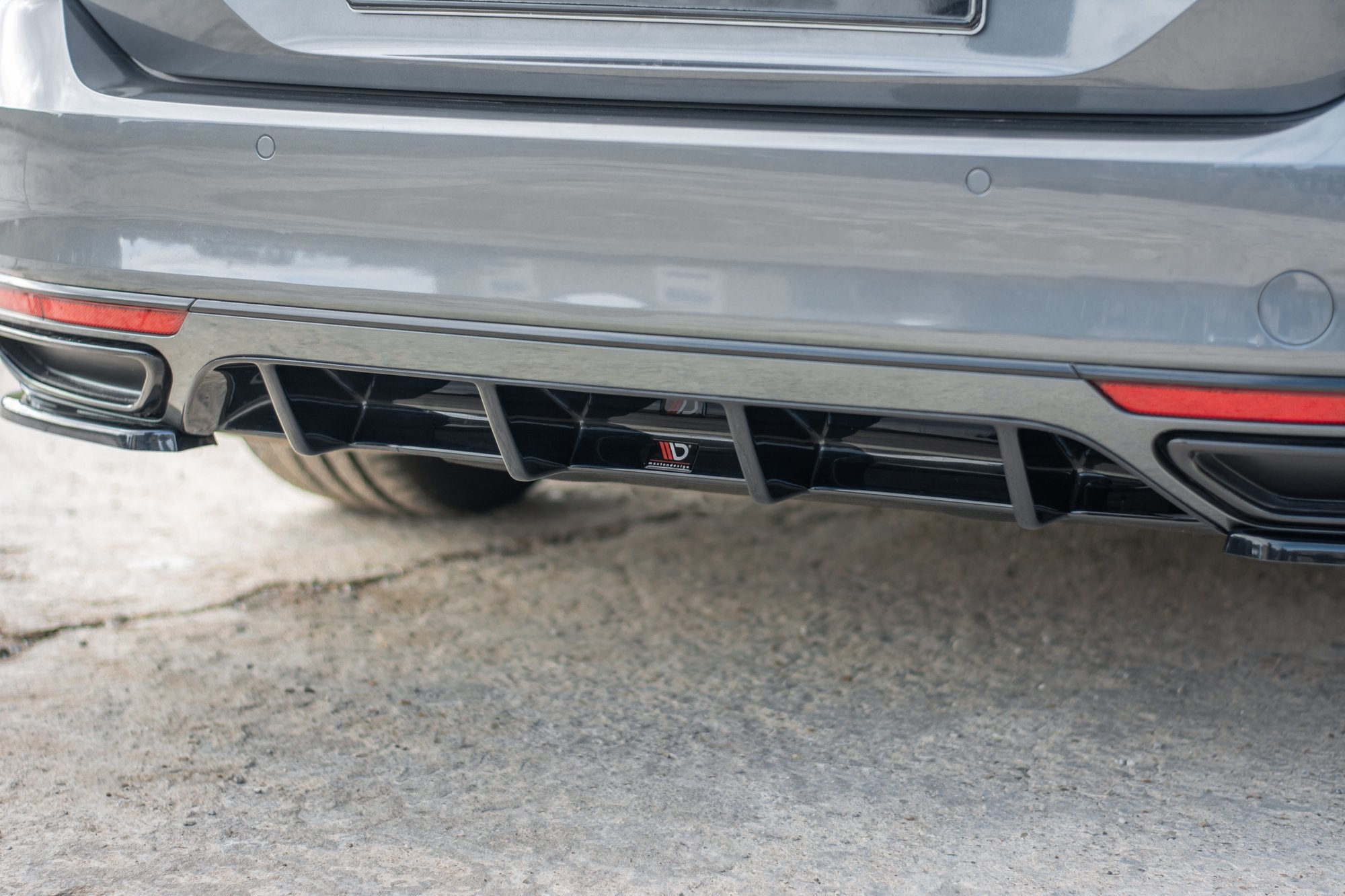 Maxton Design Difusor trasero para Volkswagen Passat R-Line B8 - imagen 2