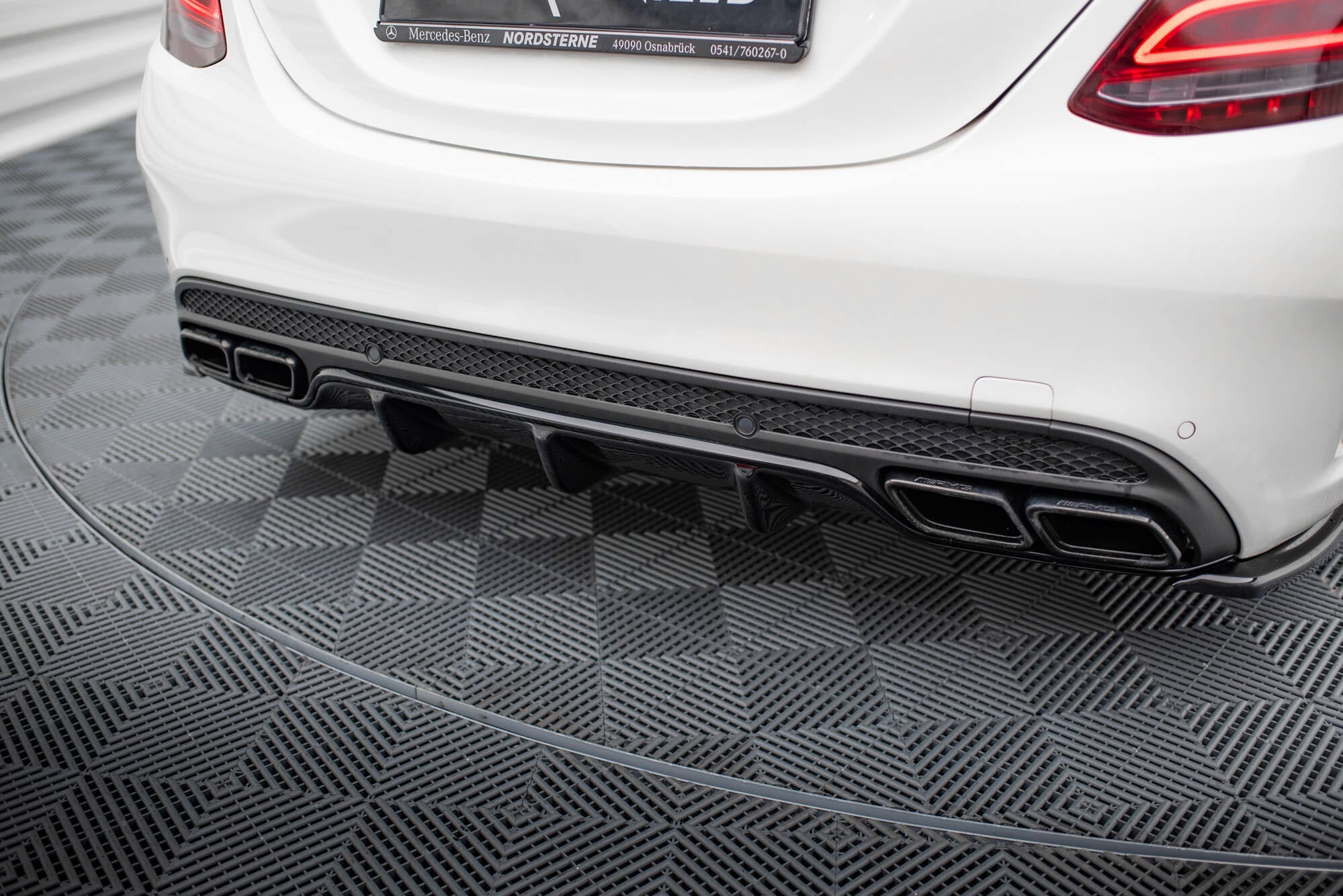 Maxton Design Difusor trasero para Mercedes C-Class Sedan / Estate W205 / S205 63AMG - imagen 2