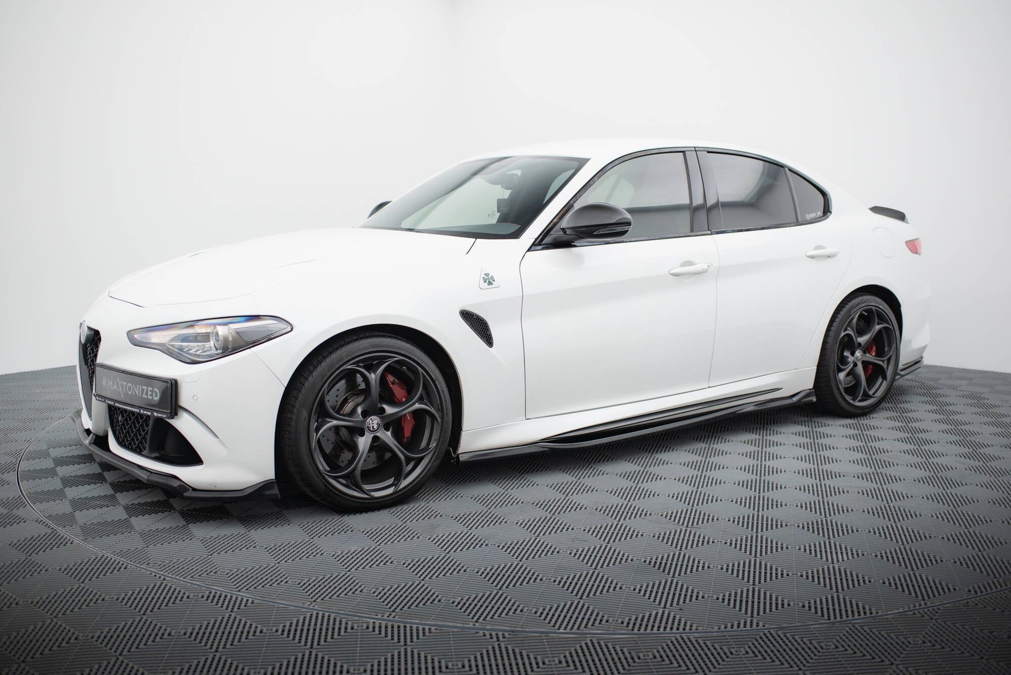 Maxton Design Set Of Splitters para Alfa Romeo Giulia Quadrifoglio - imagen 1