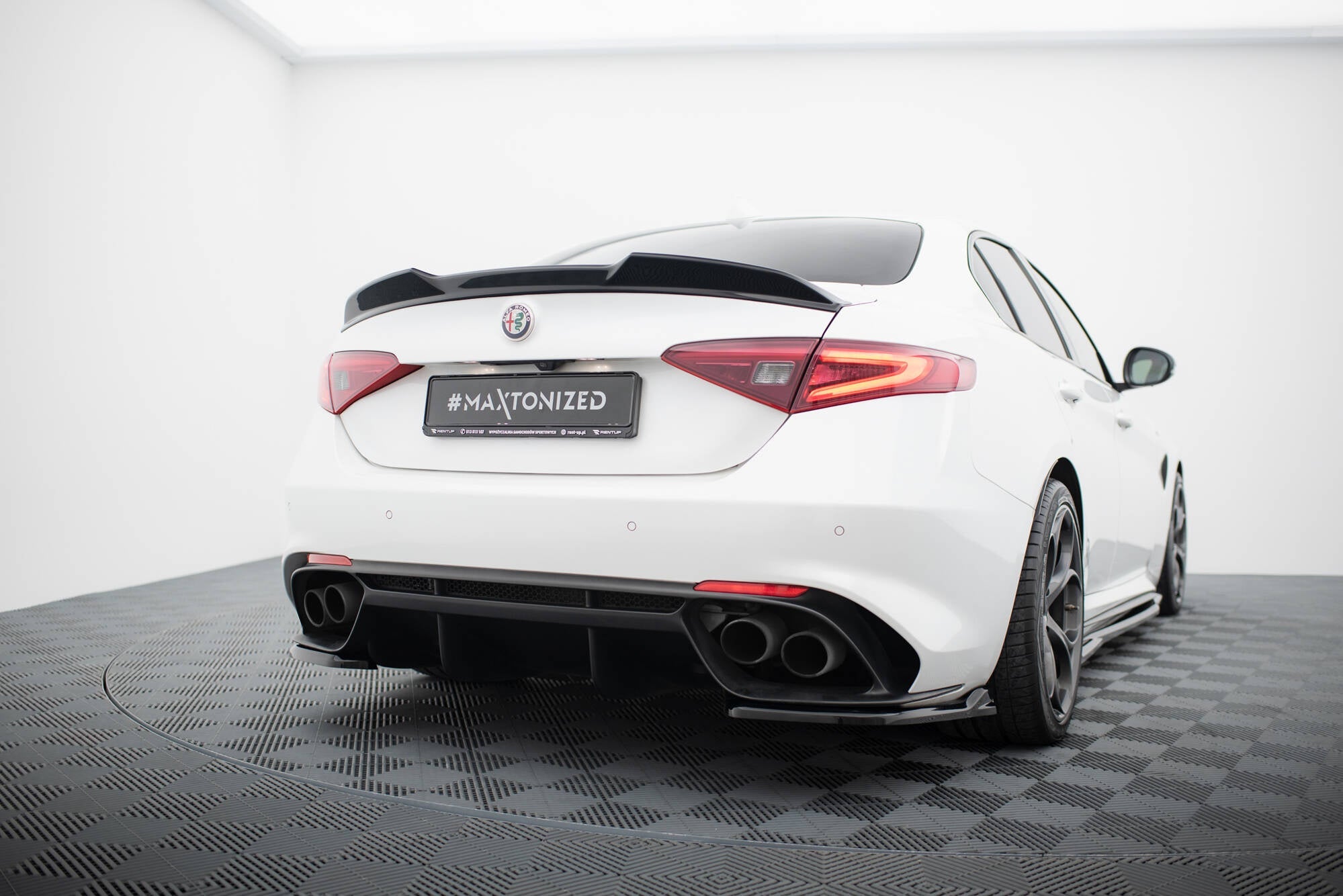 Maxton Design Set Of Splitters para Alfa Romeo Giulia Quadrifoglio - imagen 9