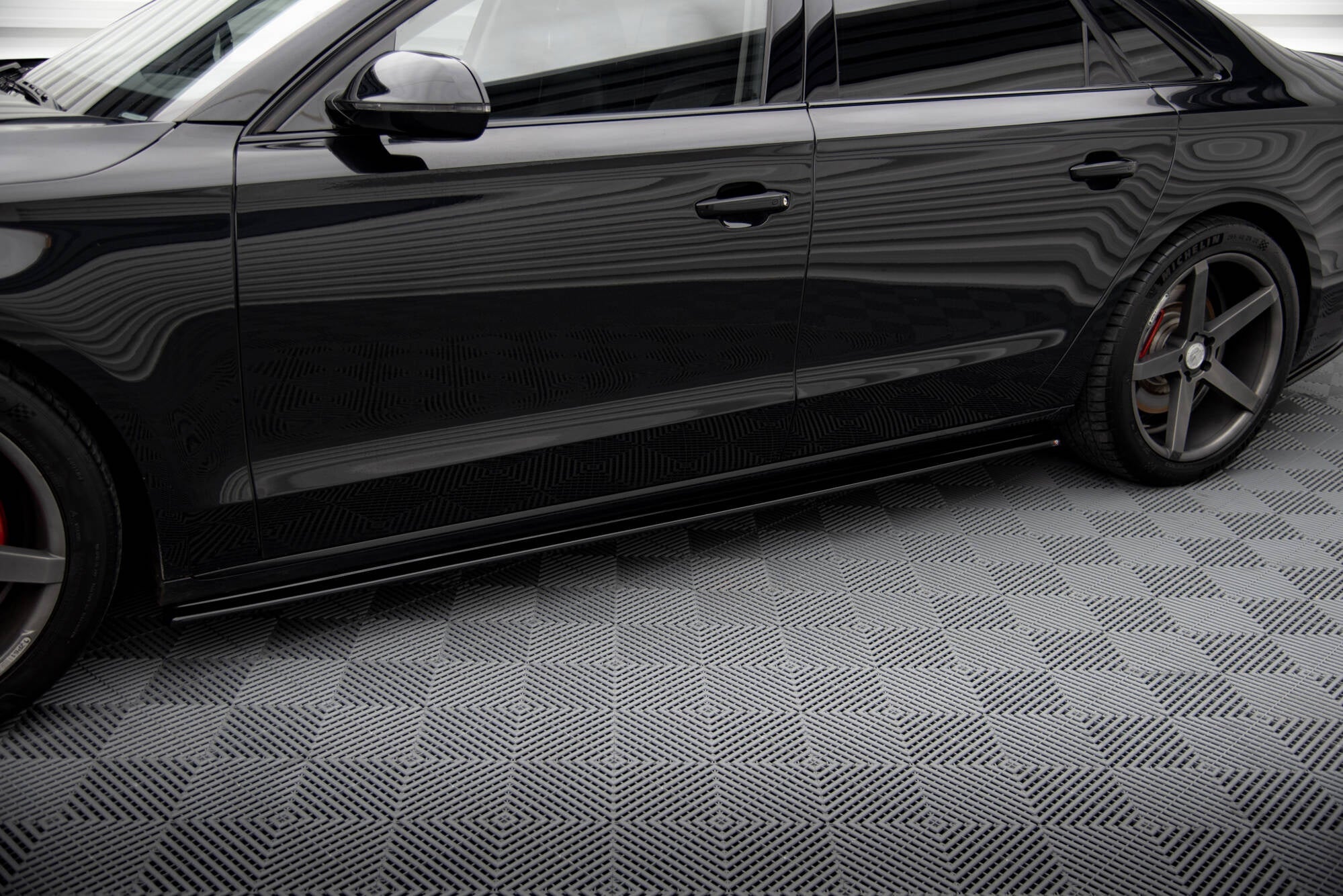 Maxton Design Set Of Splitters para Audi A8 D4 - imagen 4