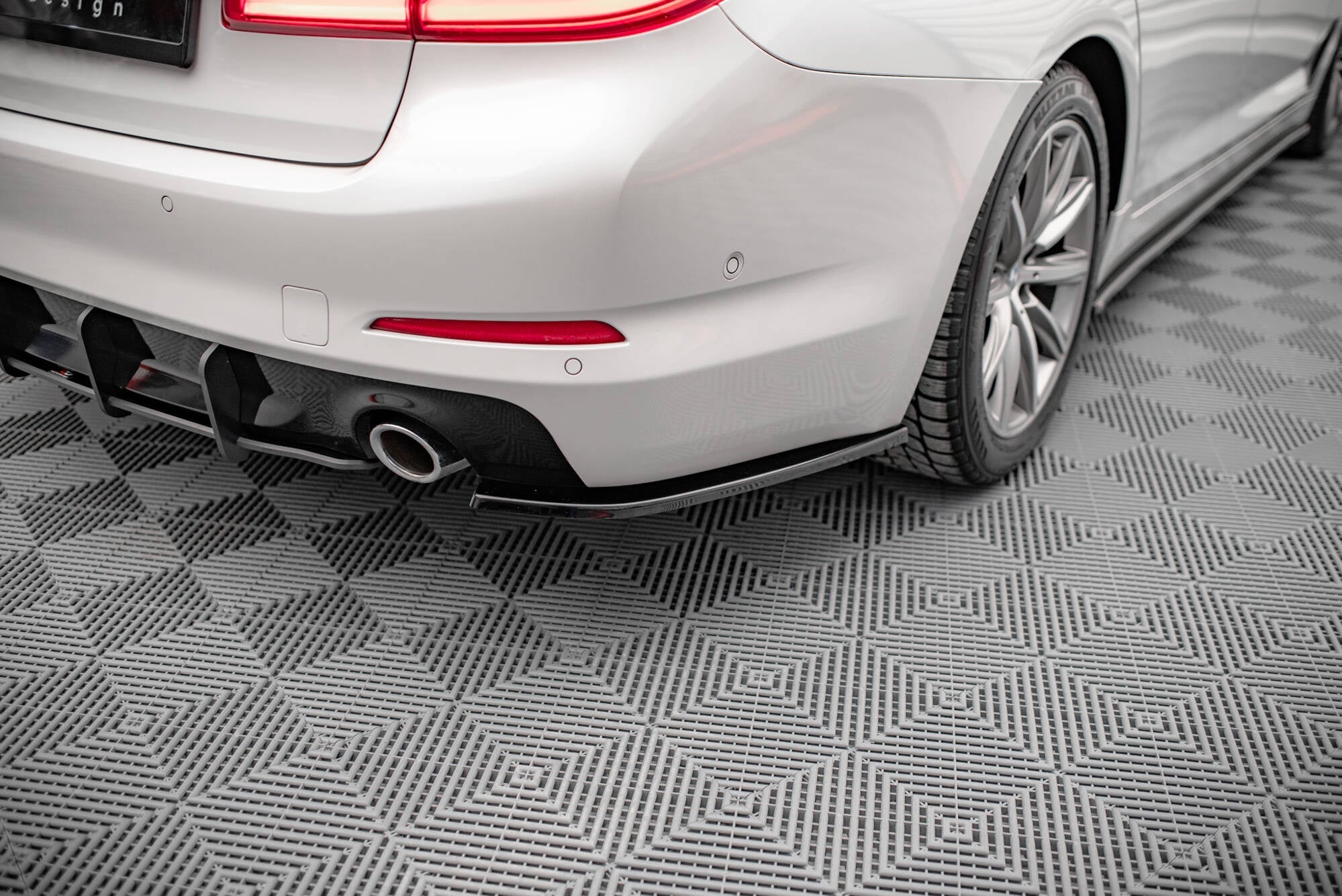 Maxton Design Set Of Splitters para BMW 5 Sedan G30 - imagen 9