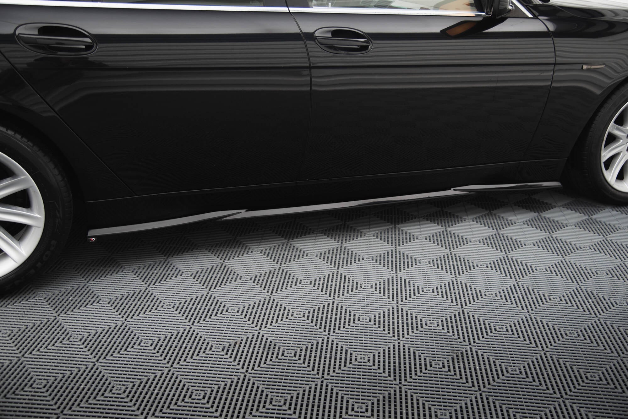 Maxton Design Set Of Splitters para BMW 7 E65 - imagen 5