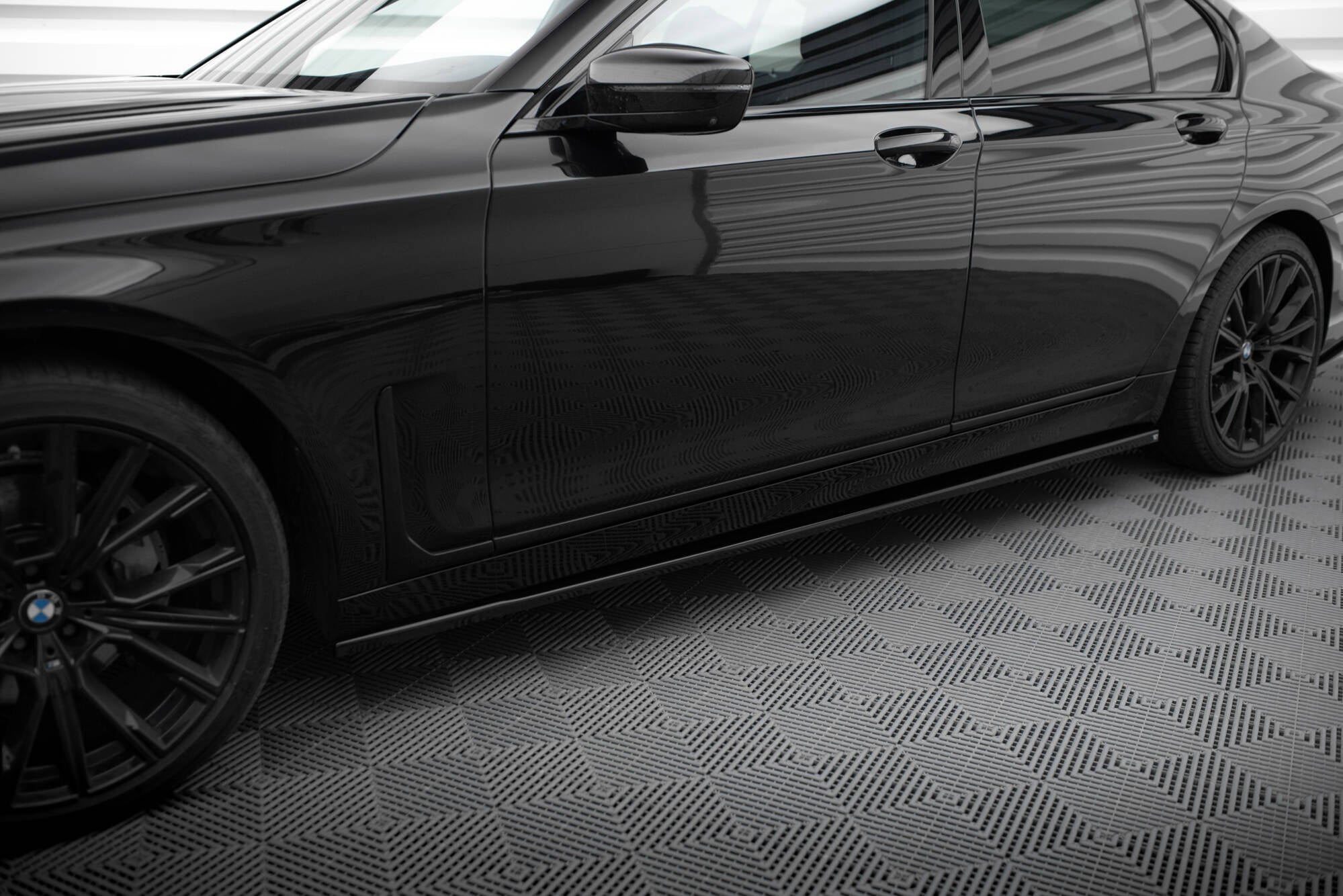 Maxton Design Set Of Splitters para BMW 7 G11 Facelift - imagen 6