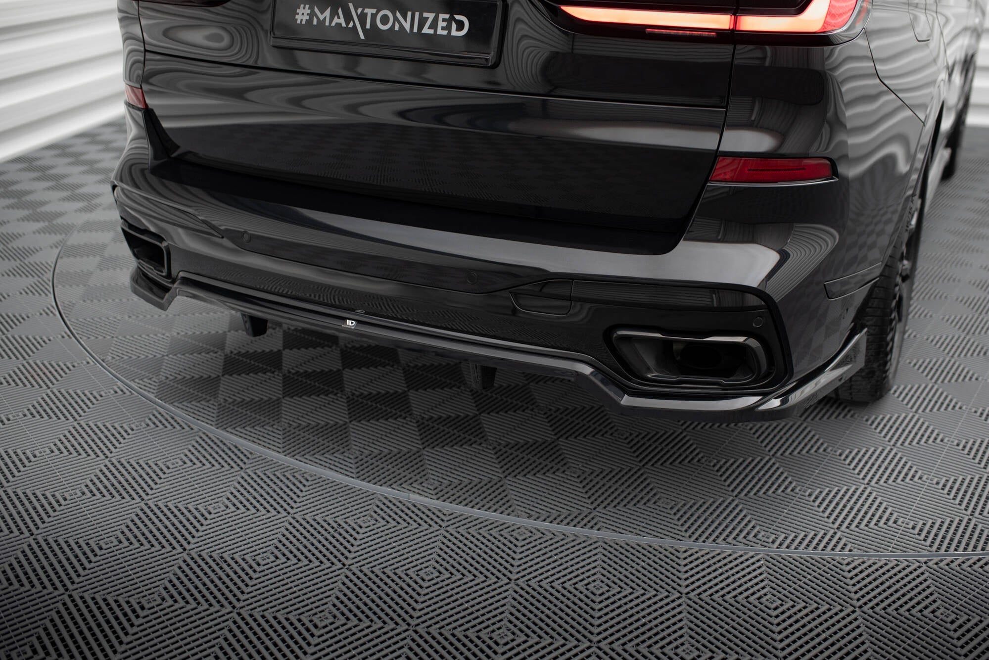 Maxton Design Set Of Splitters para BMW X7 M-Pack G07 Facelift - imagen 9