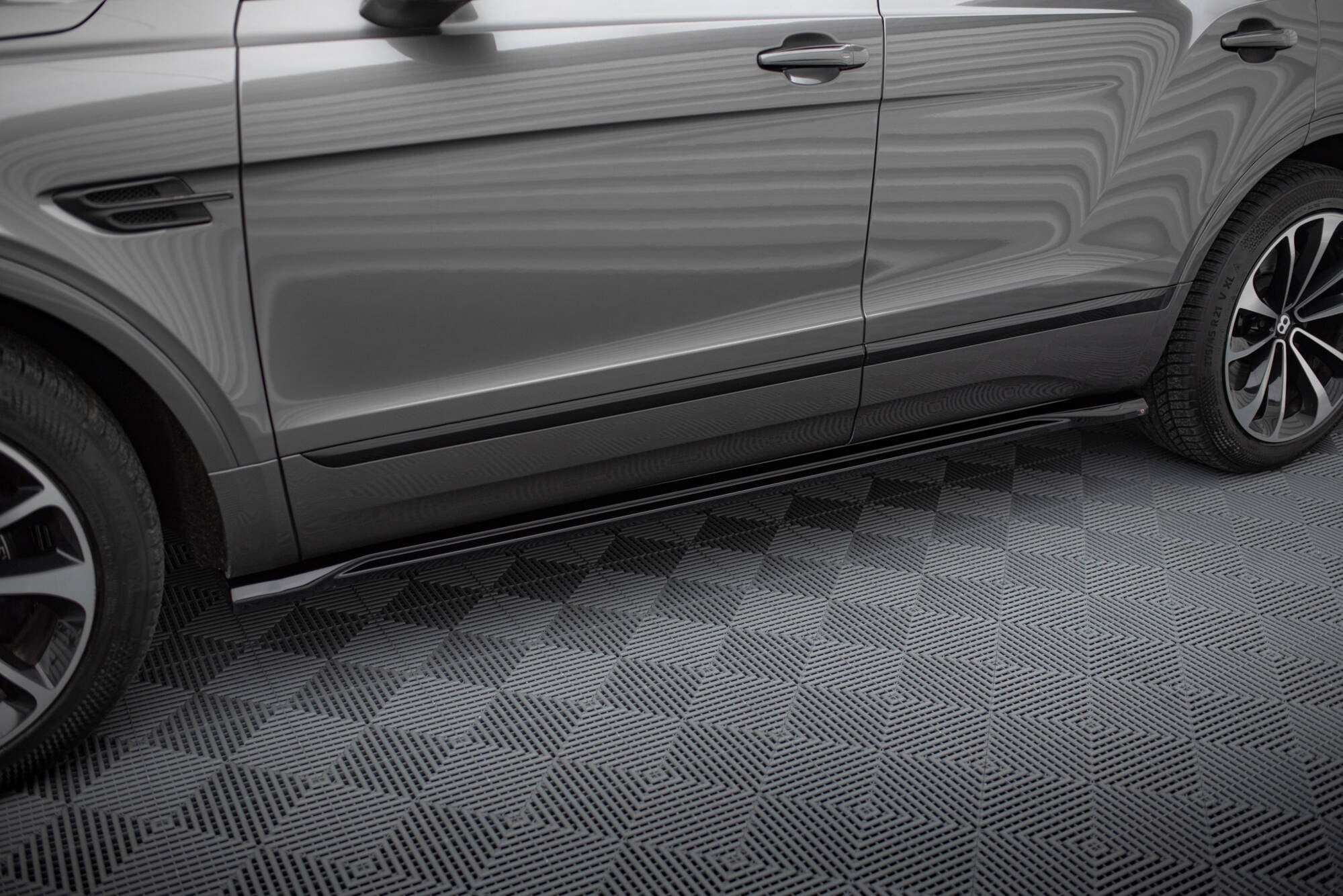 Maxton Design Set Of Splitters para Bentley Bentayga Mk1 - imagen 5