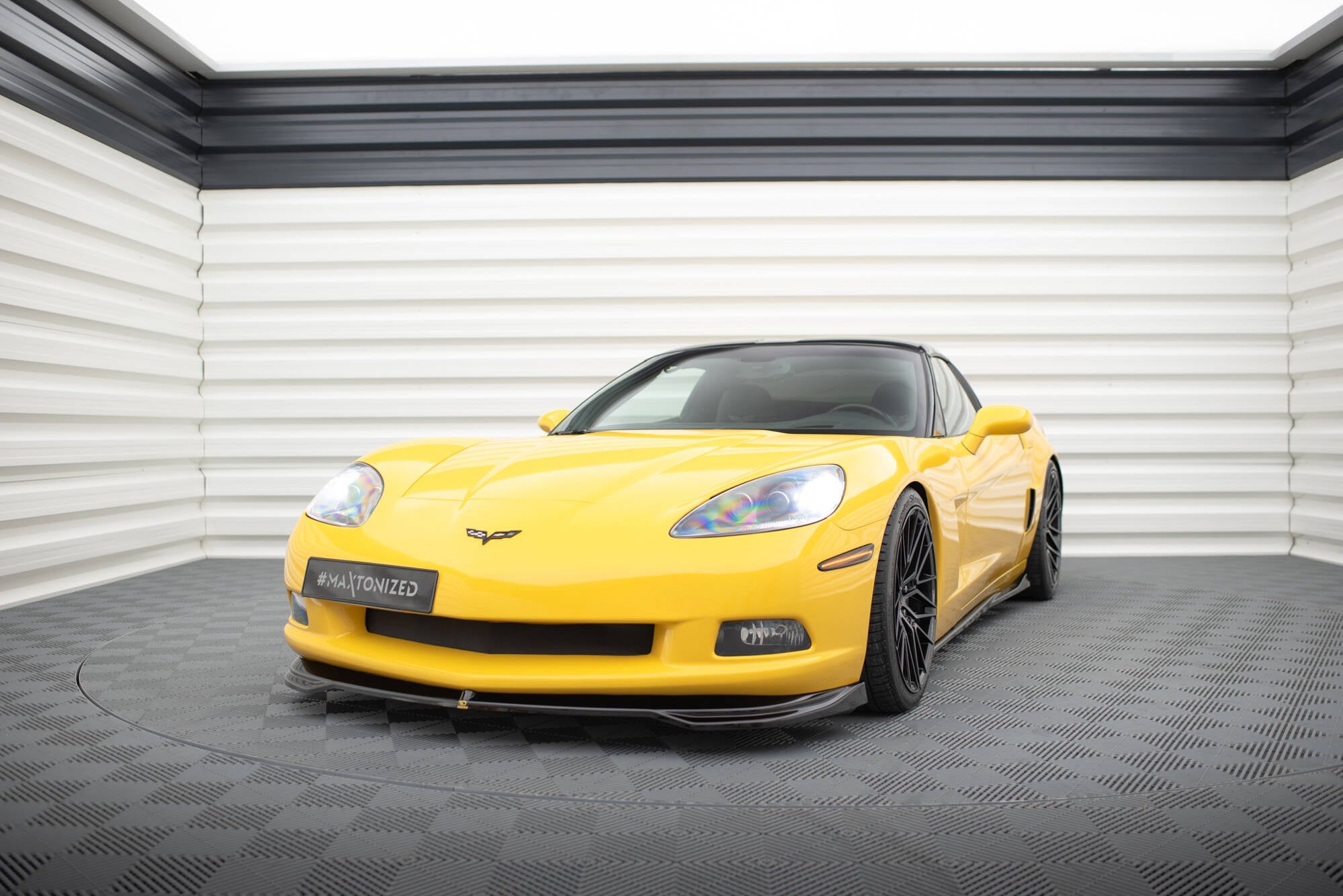 Maxton Design Set Of Splitters para Chevrolet Corvette C6 - imagen 3