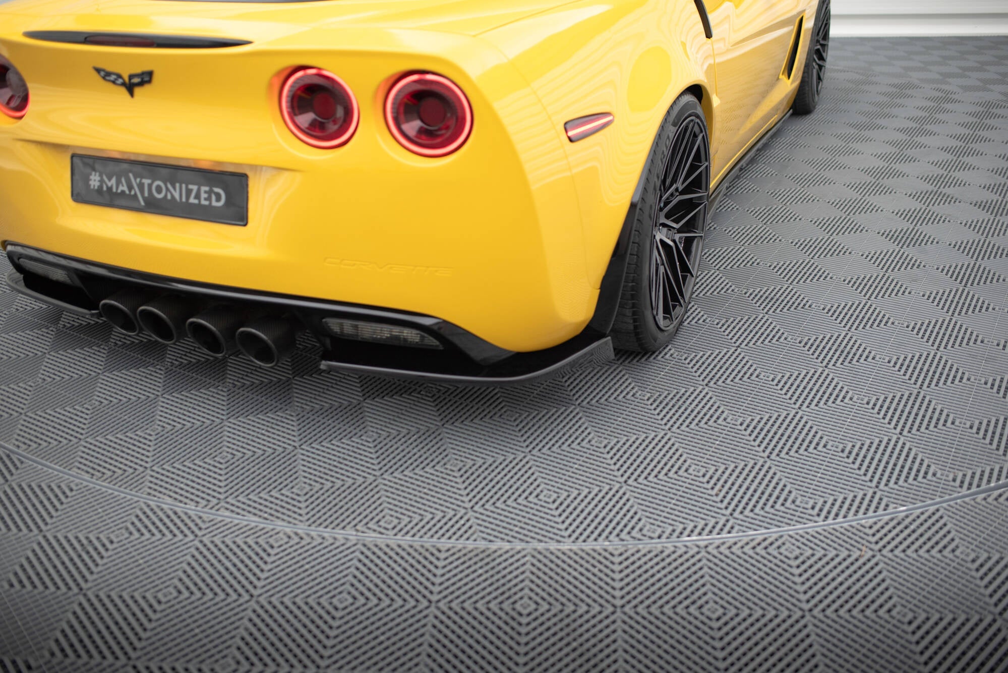 Maxton Design Set Of Splitters para Chevrolet Corvette C6 - imagen 8