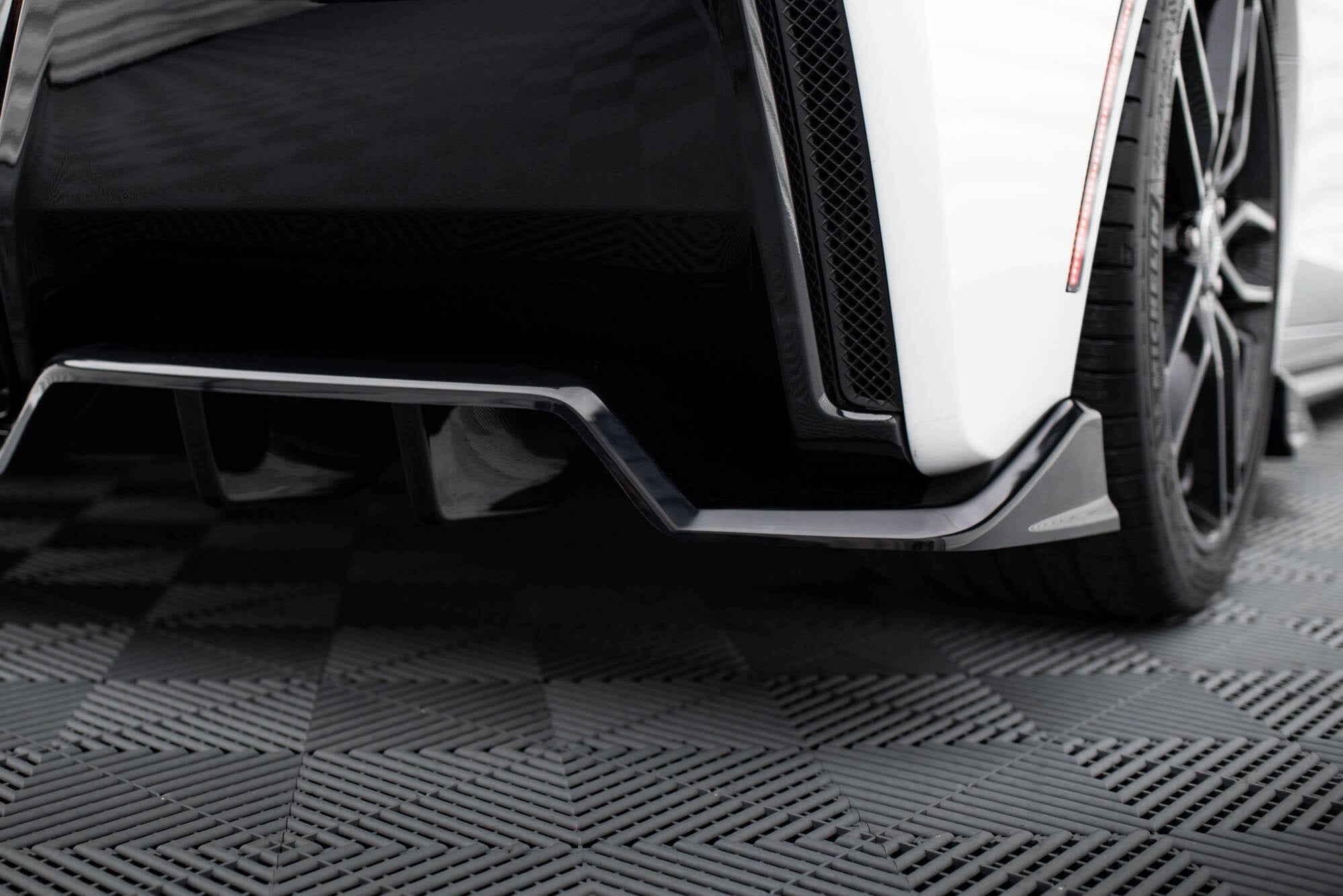 Maxton Design Set Of Splitters para Chevrolet Corvette Stingray C7 - imagen 7