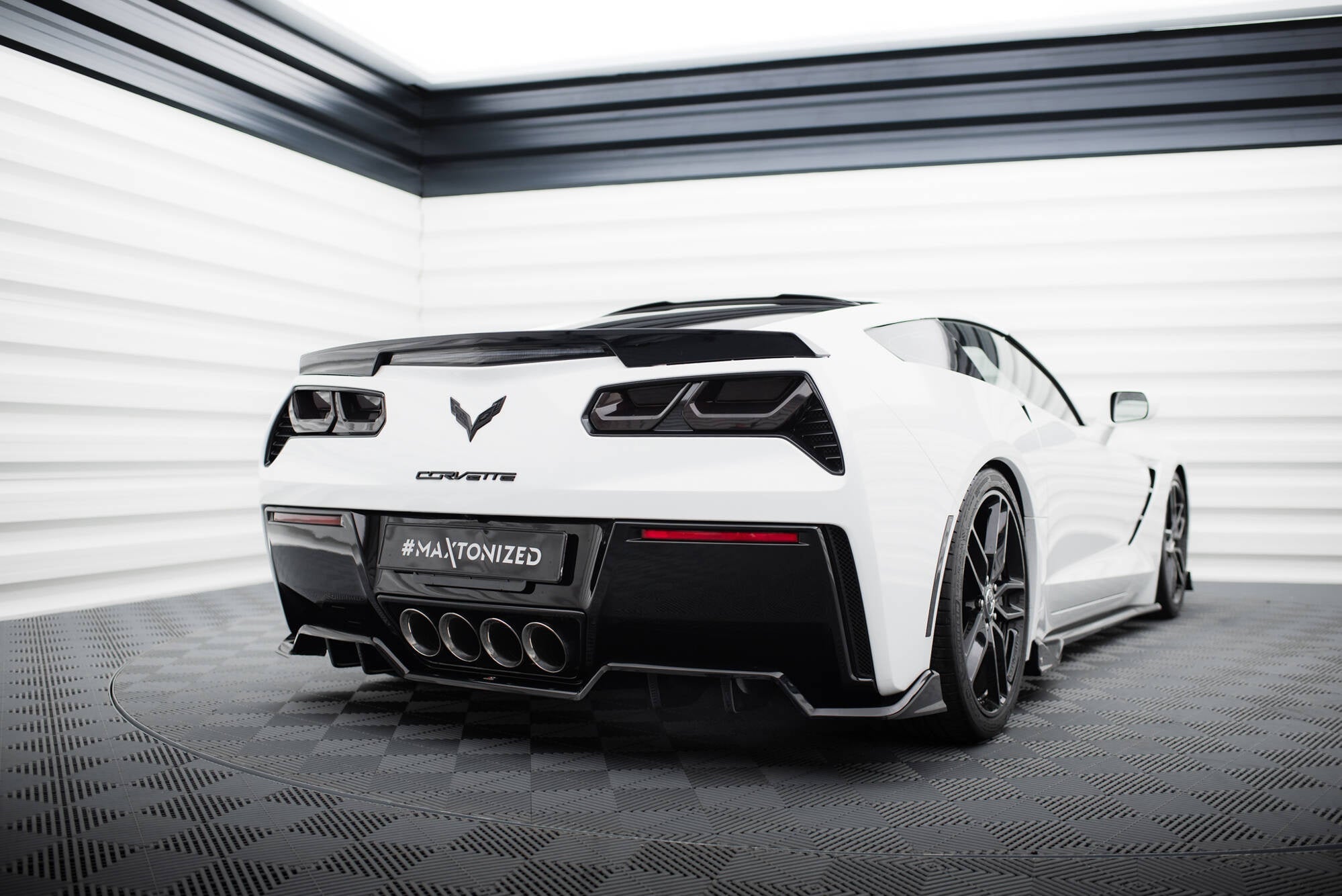 Maxton Design Set Of Splitters para Chevrolet Corvette Stingray C7 - imagen 8