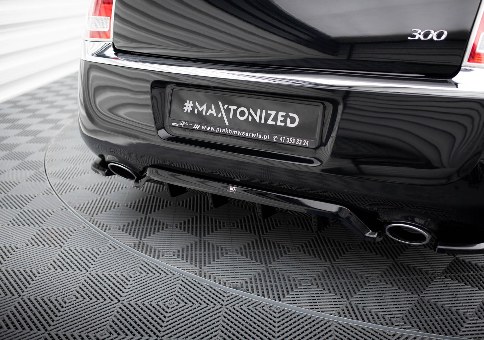 Maxton Design Set Of Splitters para Chrysler 300 Mk2 - imagen 10