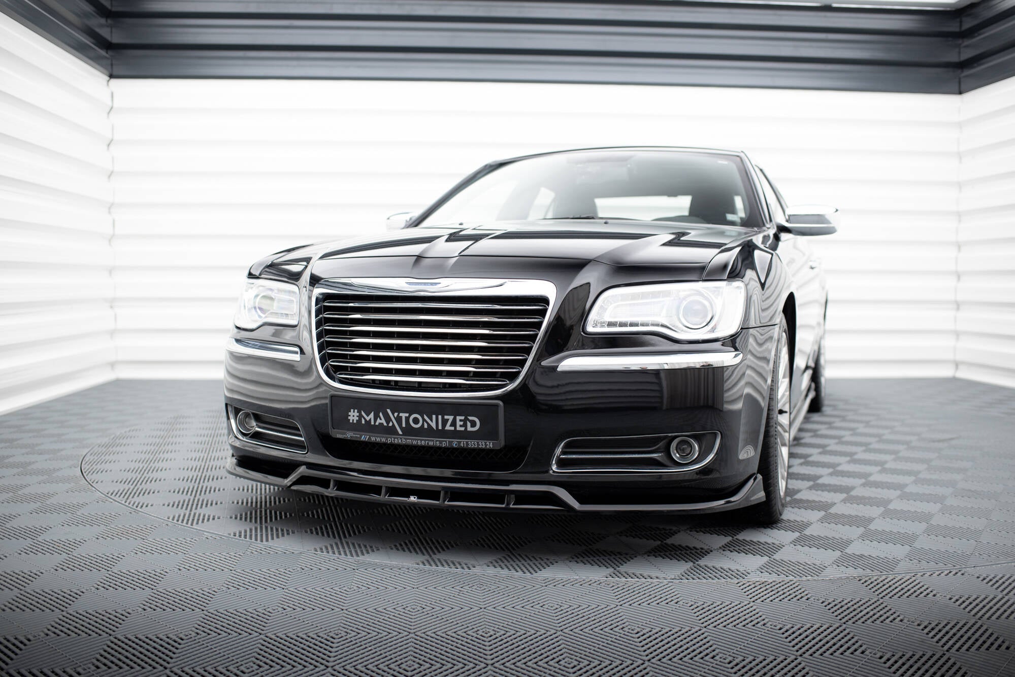 Maxton Design Set Of Splitters para Chrysler 300 Mk2 - imagen 4