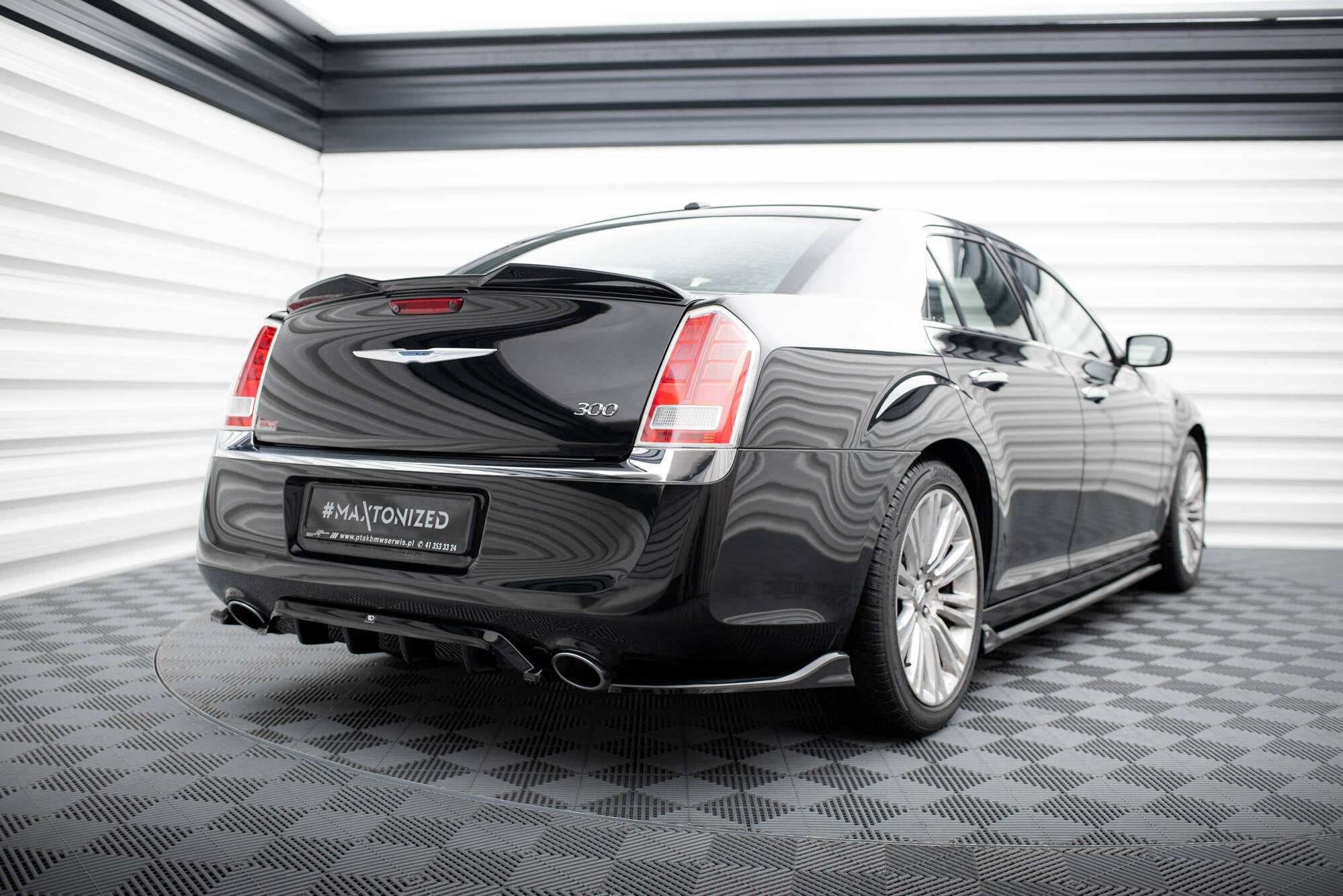 Maxton Design Set Of Splitters para Chrysler 300 Mk2 - imagen 7