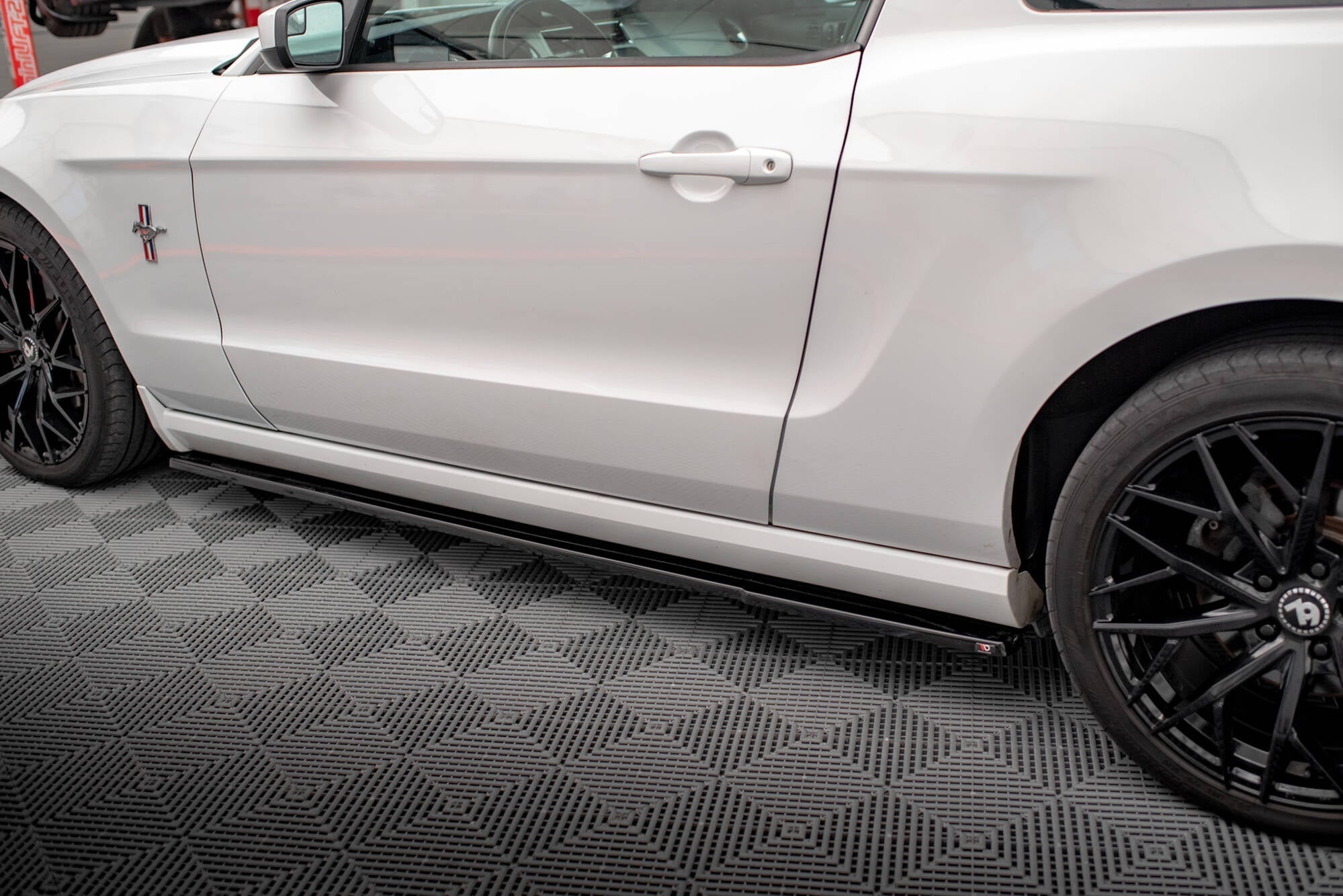 Maxton Design Set Of Splitters para Ford Mustang Mk5 Facelift - imagen 6