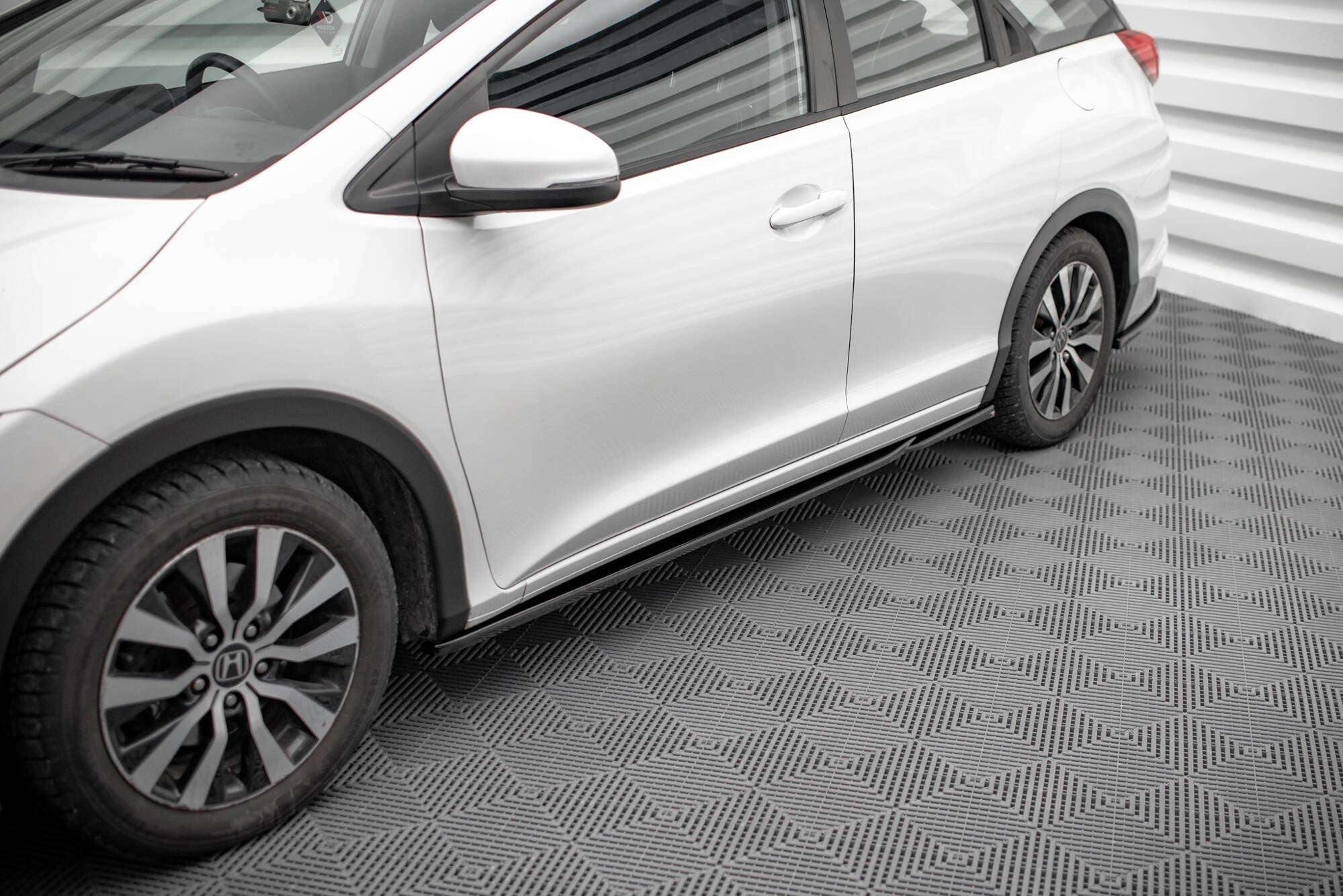 Maxton Design Set Of Splitters para Honda Civic Tourer Mk9 - imagen 4