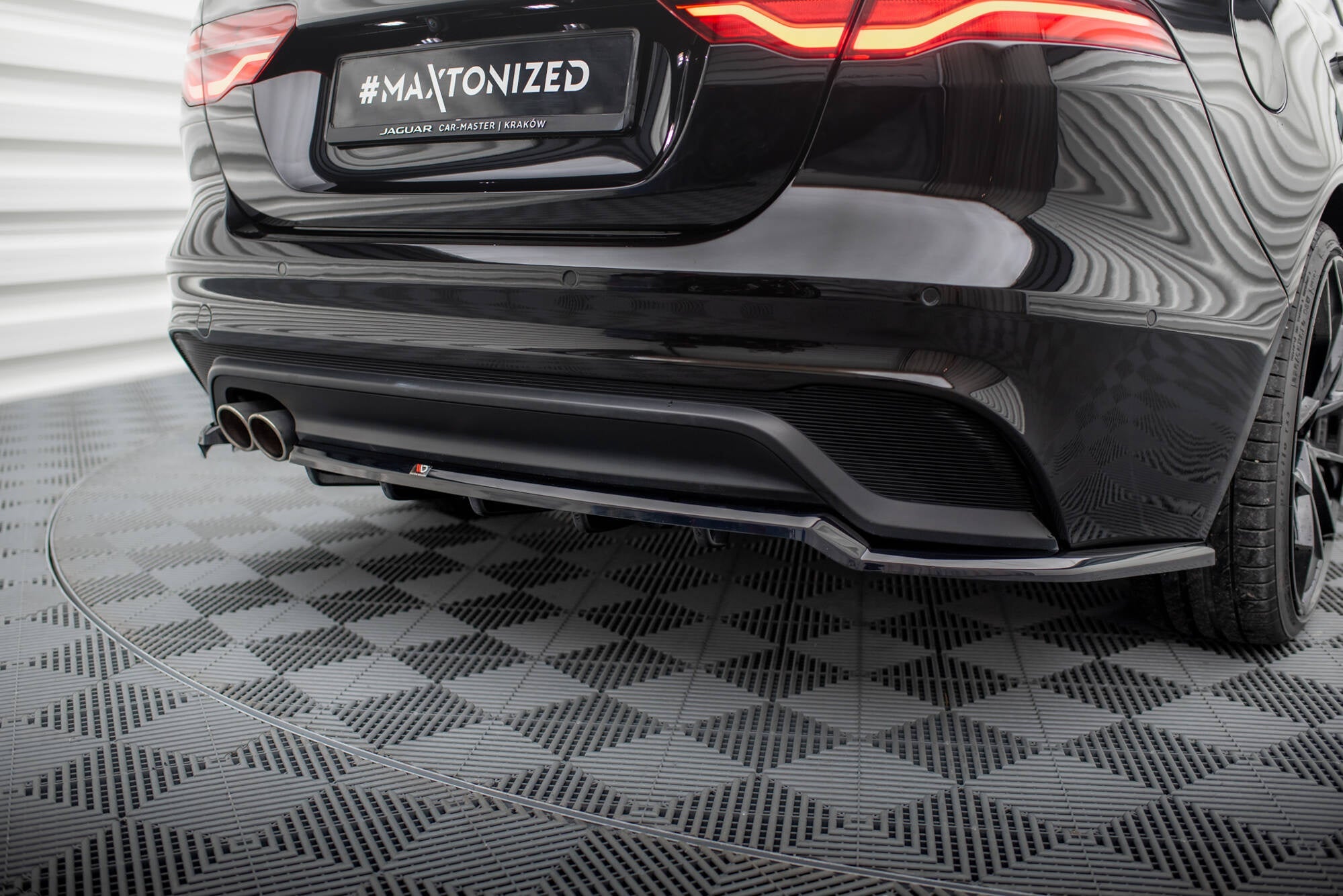 Maxton Design Set Of Splitters para Jaguar XE X760 Facelift - imagen 10