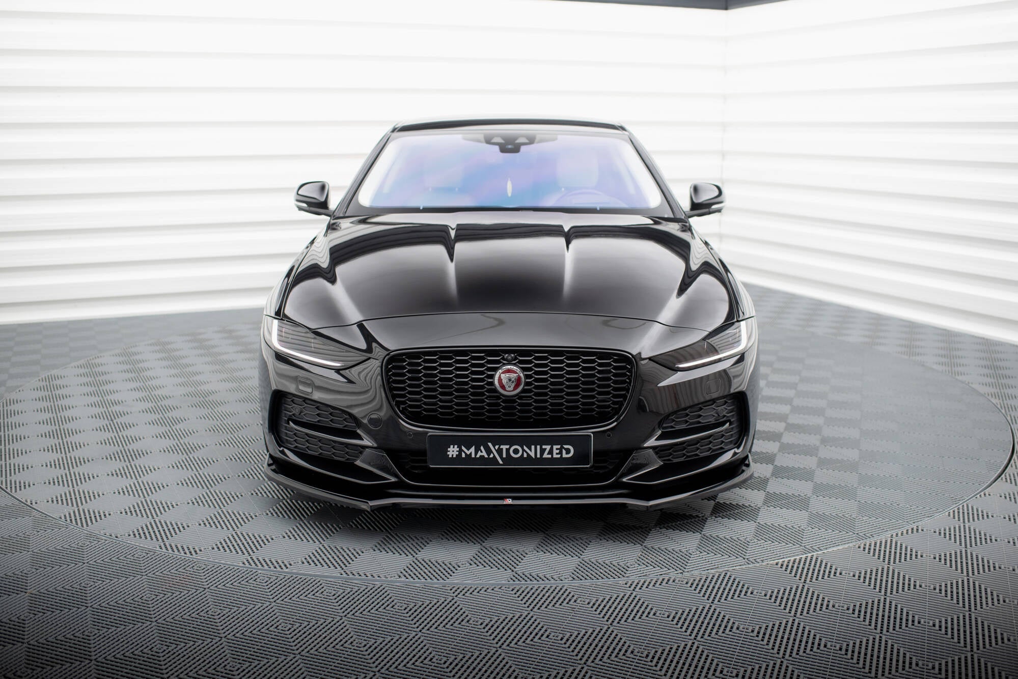 Maxton Design Set Of Splitters para Jaguar XE X760 Facelift - imagen 2