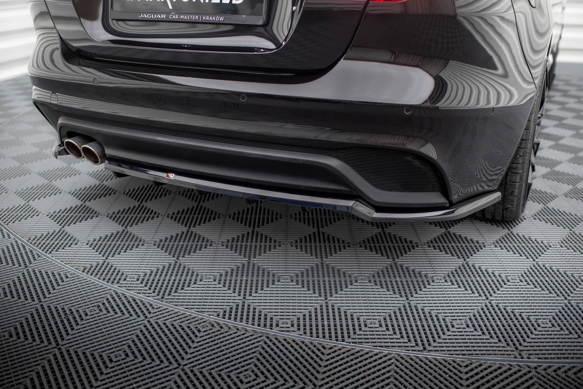 Maxton Design Set Of Splitters para Jaguar XE X760 Facelift - imagen 8