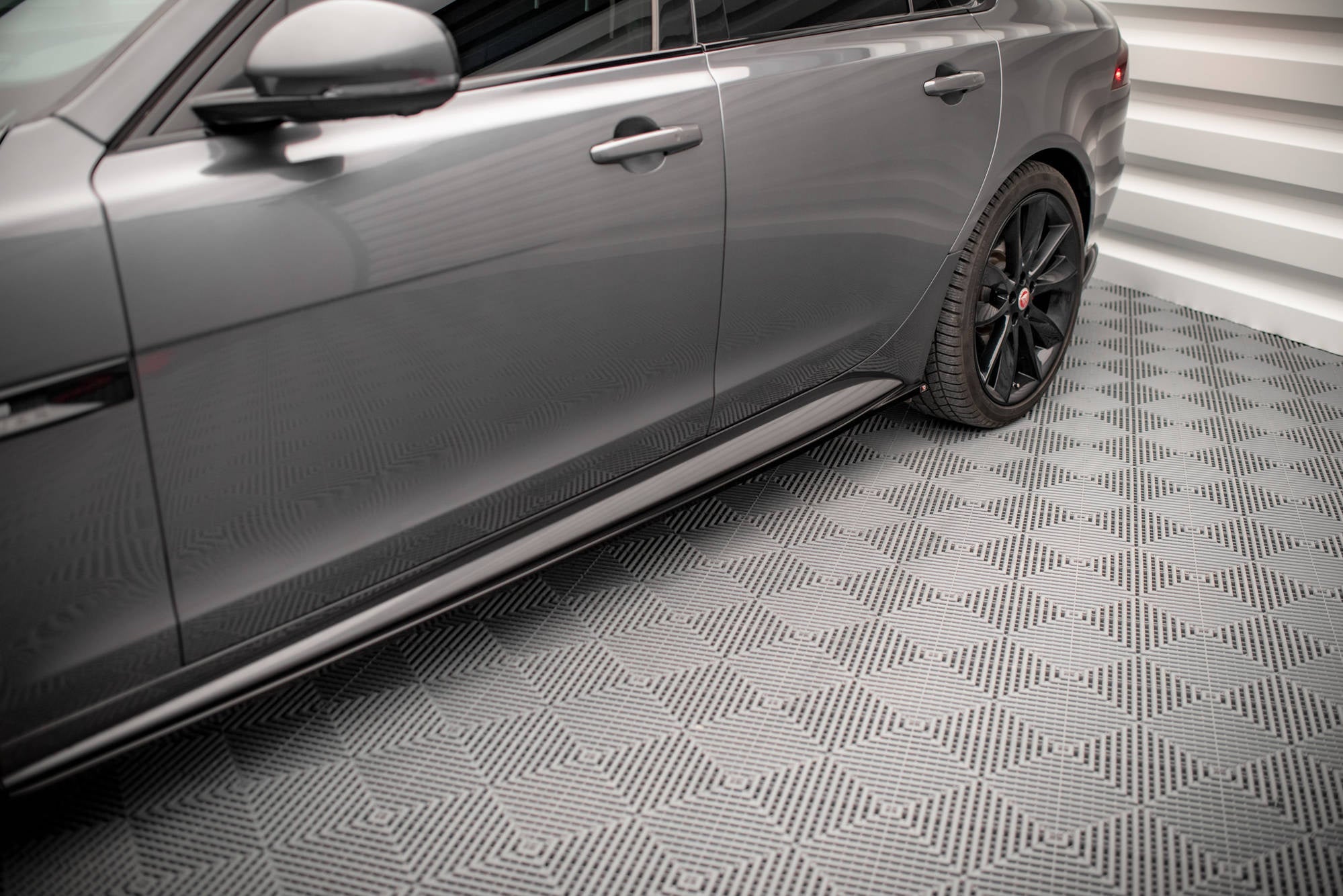 Maxton Design Set Of Splitters para Jaguar XF R-Sport X260 - imagen 6