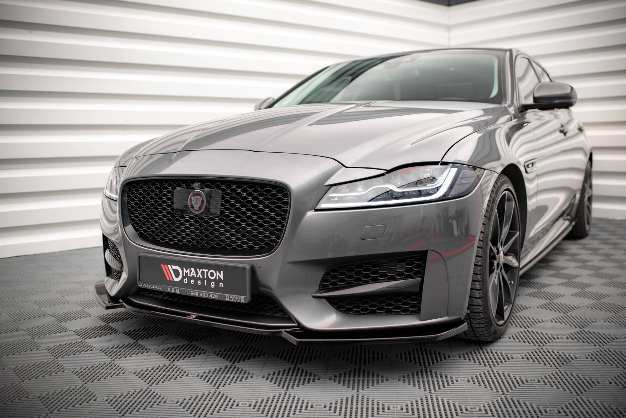 Maxton Design Set Of Splitters para Jaguar XF R-Sport X260 - imagen 3