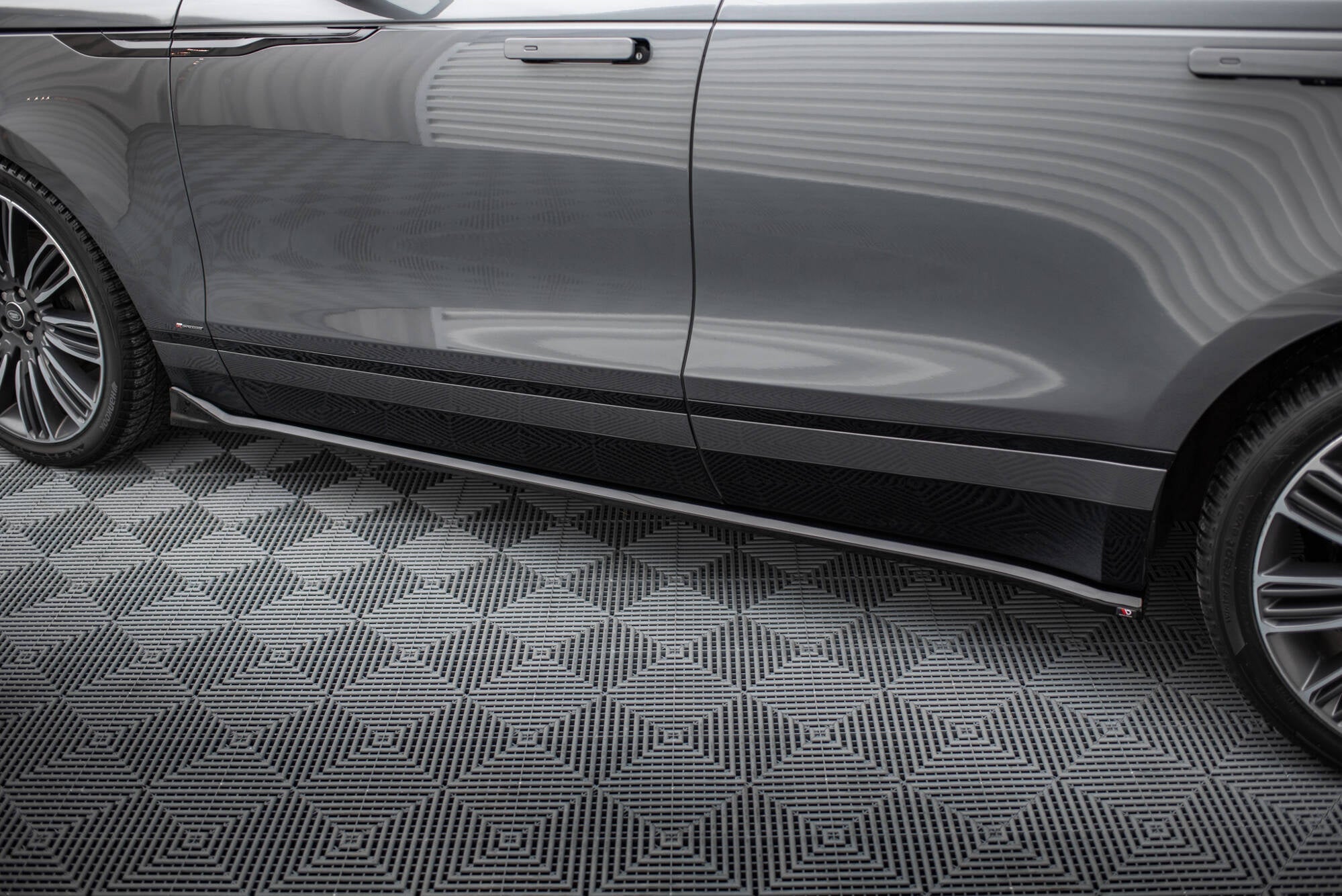 Maxton Design Set Of Splitters para Land Rover Range Rover Velar R-Dynamic Mk1 (The kit is compatible with the towbar) - imagen 6
