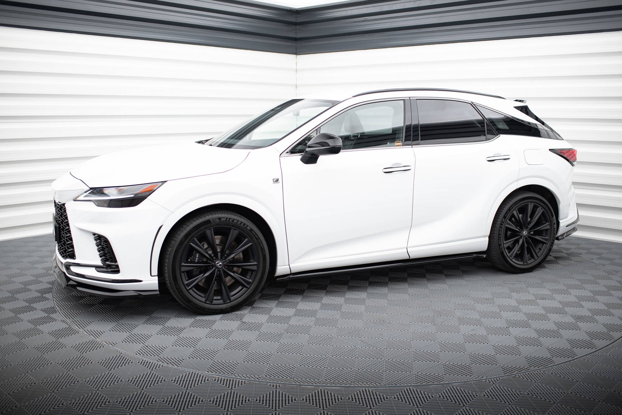 Maxton Design Set Of Splitters para Lexus RX F-Sport Mk5 - imagen 1