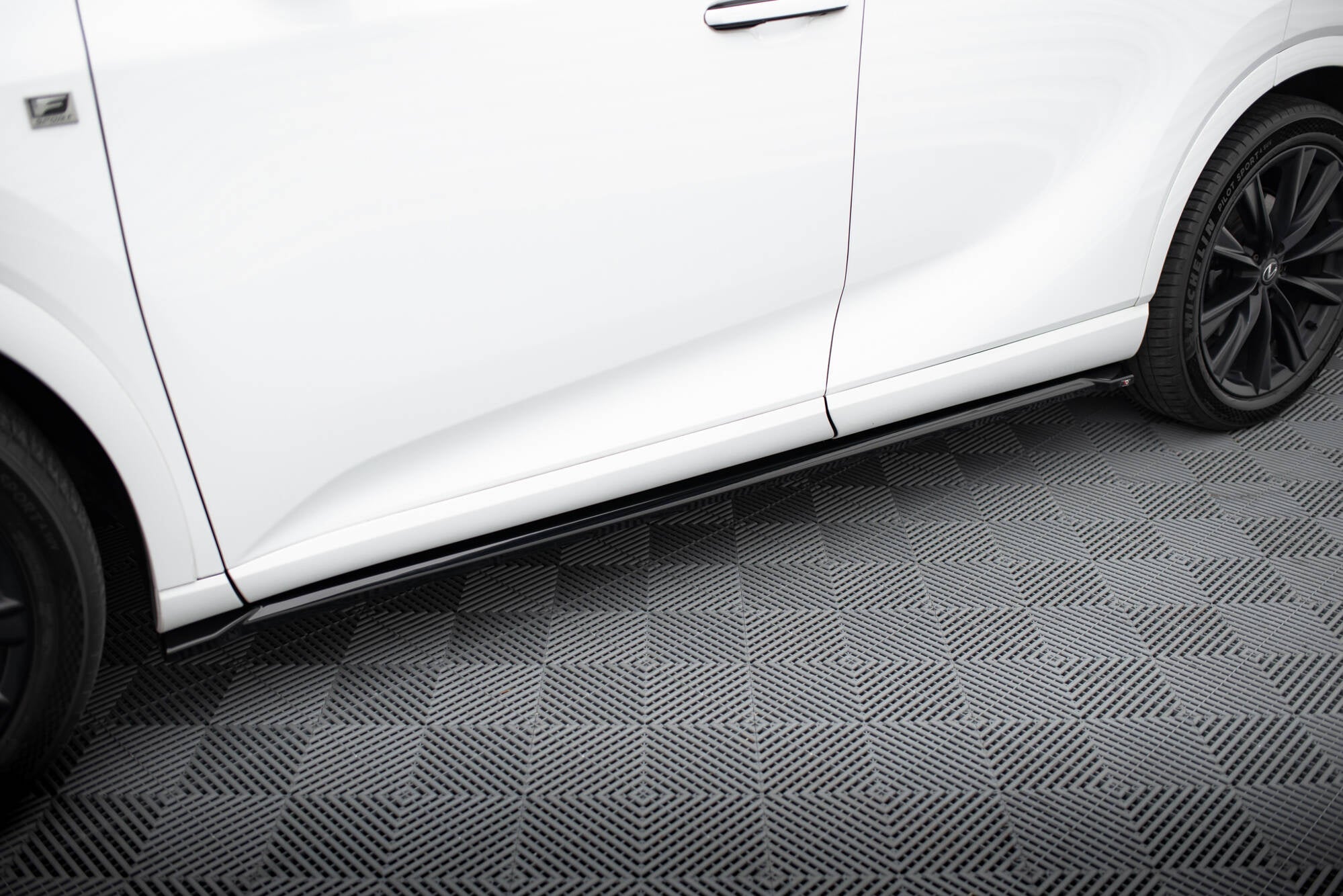 Maxton Design Set Of Splitters para Lexus RX F-Sport Mk5 - imagen 5