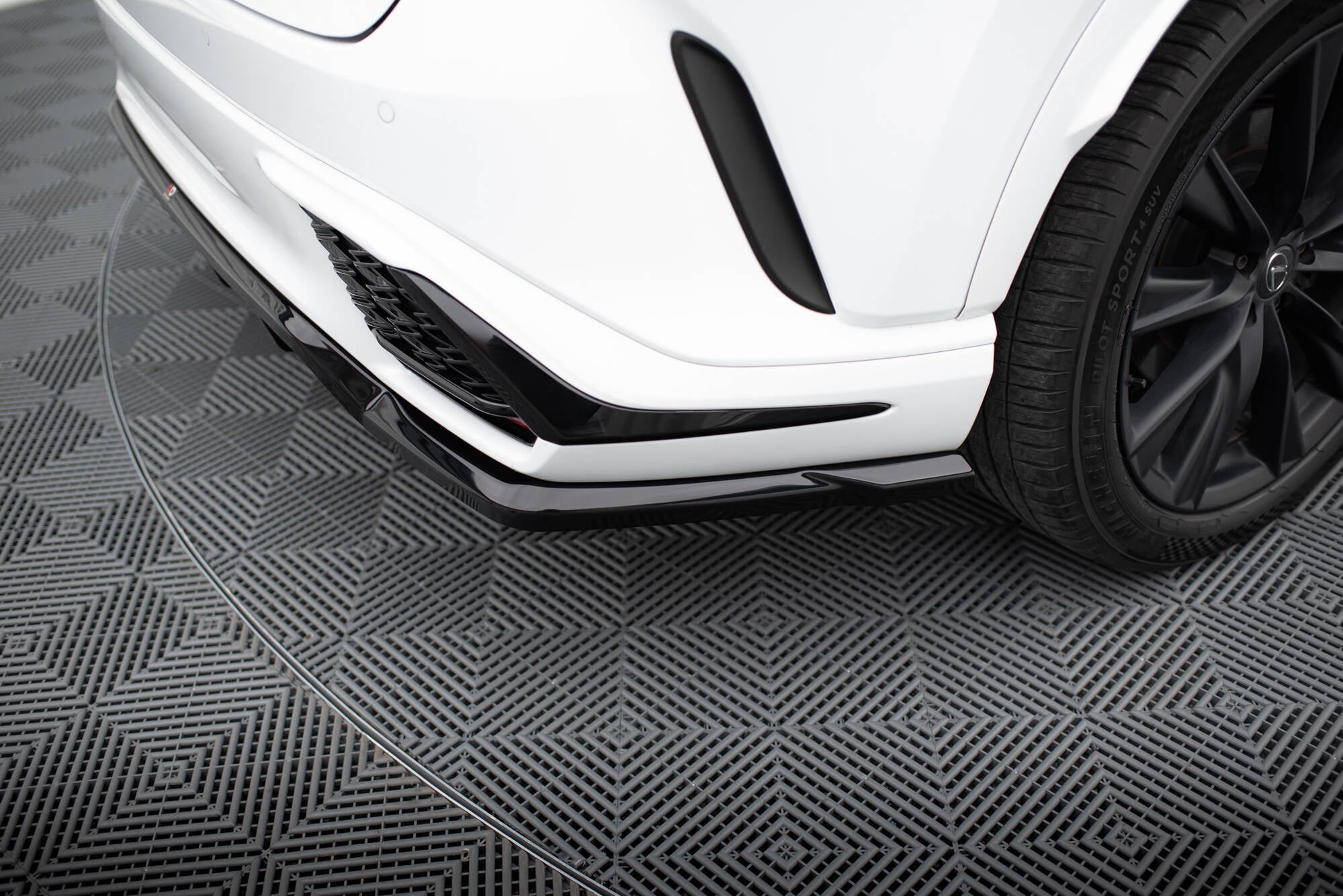 Maxton Design Set Of Splitters para Lexus RX F-Sport Mk5 - imagen 9