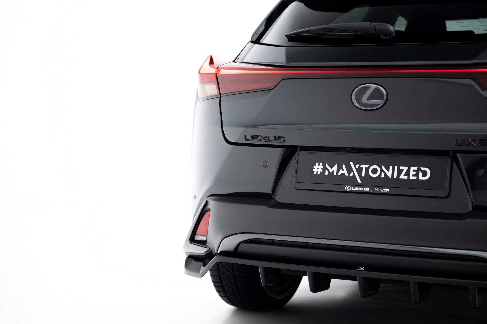 Maxton Design Set Of Splitters para Lexus UX F-Sport Mk1 - imagen 9