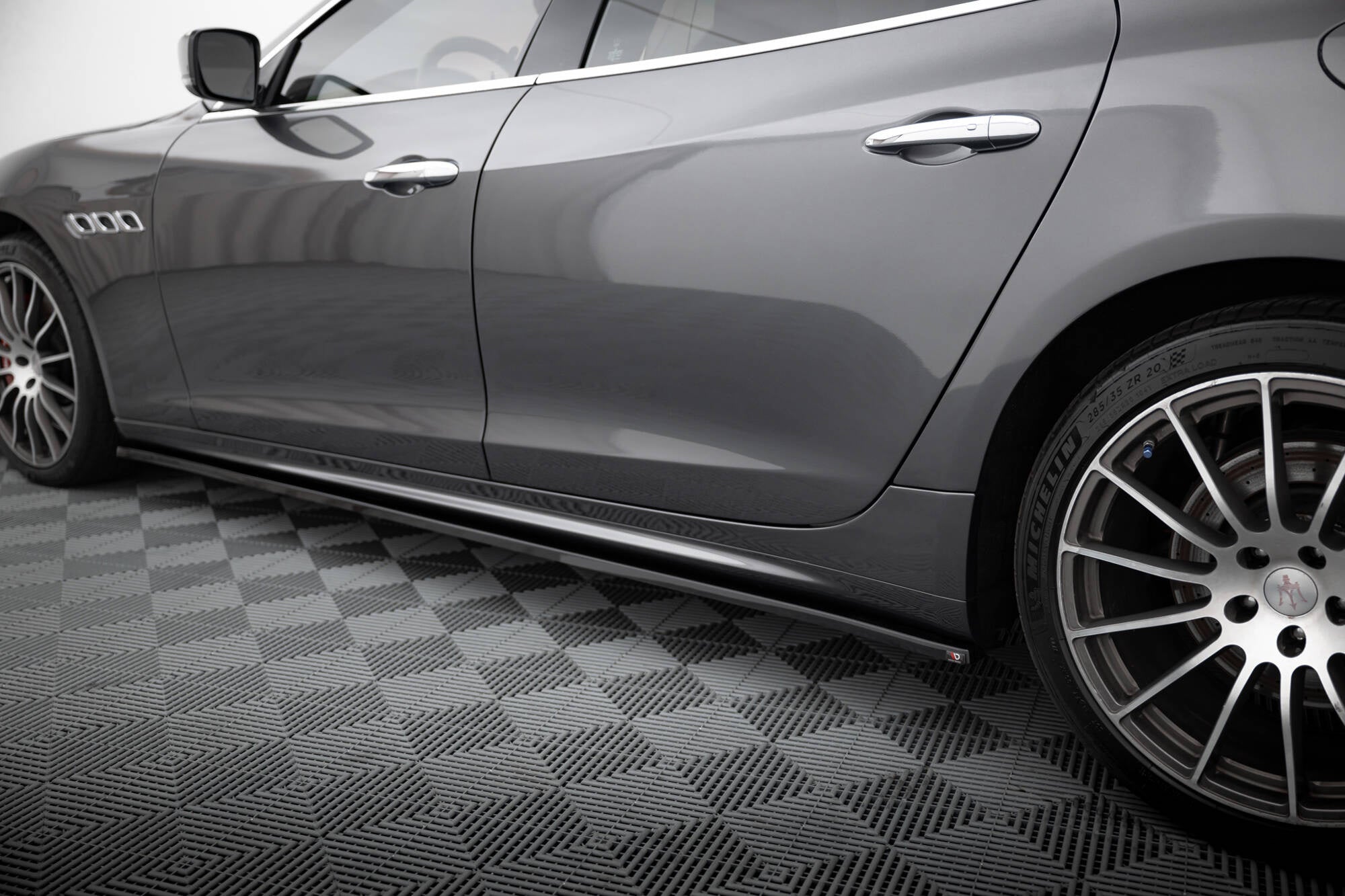 Maxton Design Set Of Splitters para Maserati Quattroporte Mk6 - imagen 5