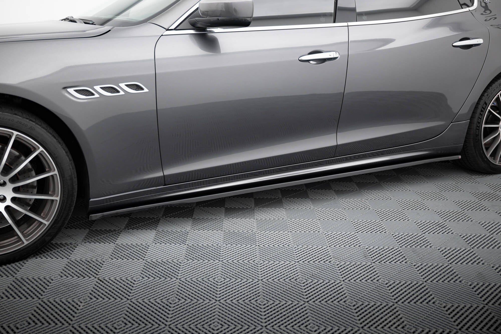 Maxton Design Set Of Splitters para Maserati Quattroporte Mk6 - imagen 6