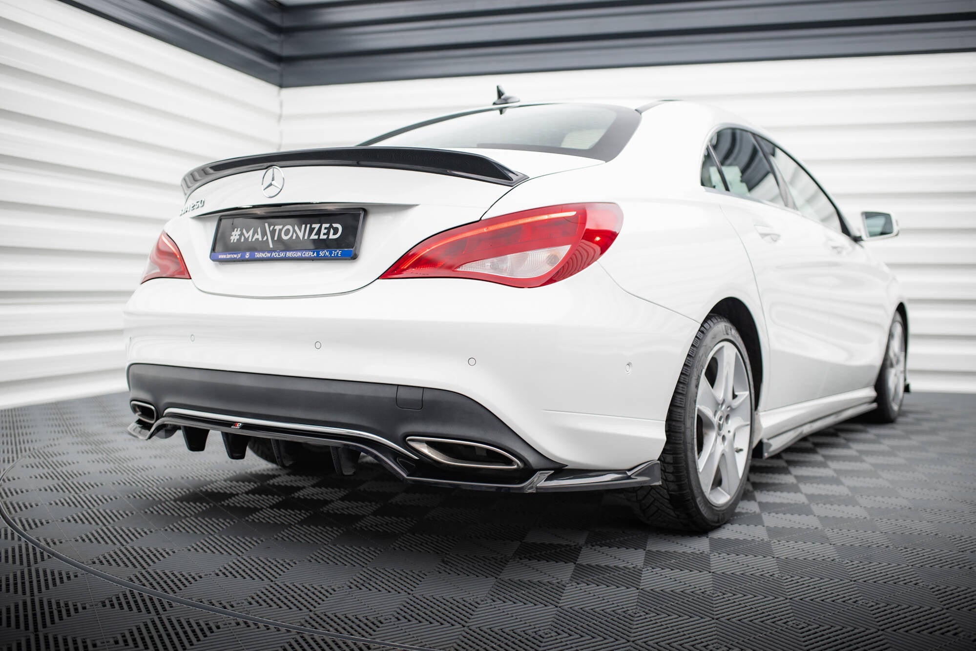 Maxton Design Set Of Splitters para Mercedes-Benz CLA C117 Facelift - imagen 12