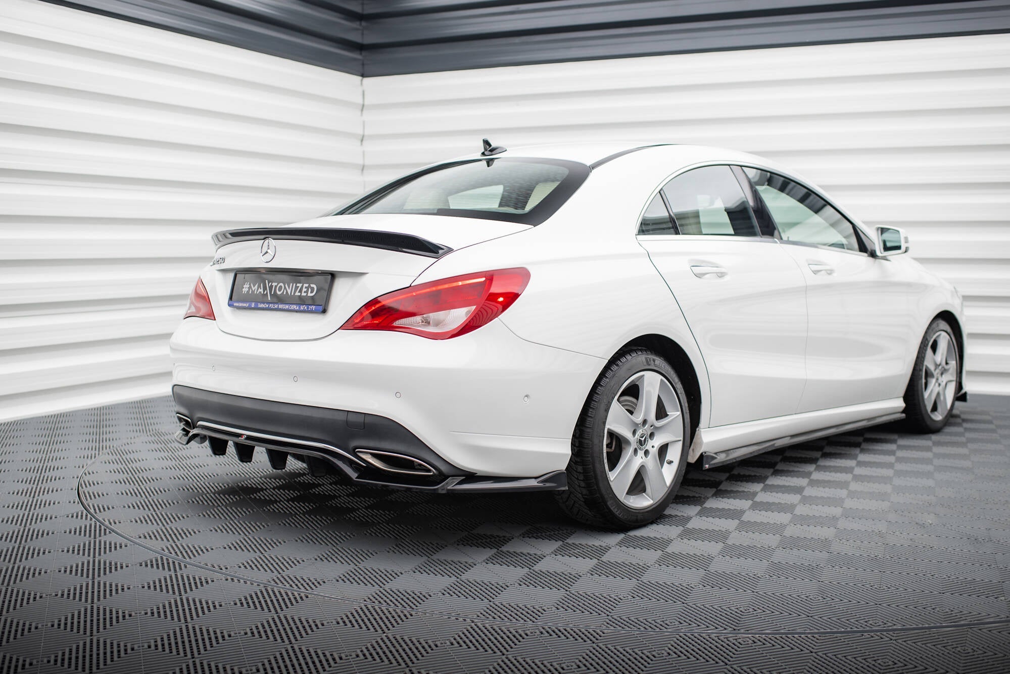 Maxton Design Set Of Splitters para Mercedes-Benz CLA C117 Facelift - imagen 5