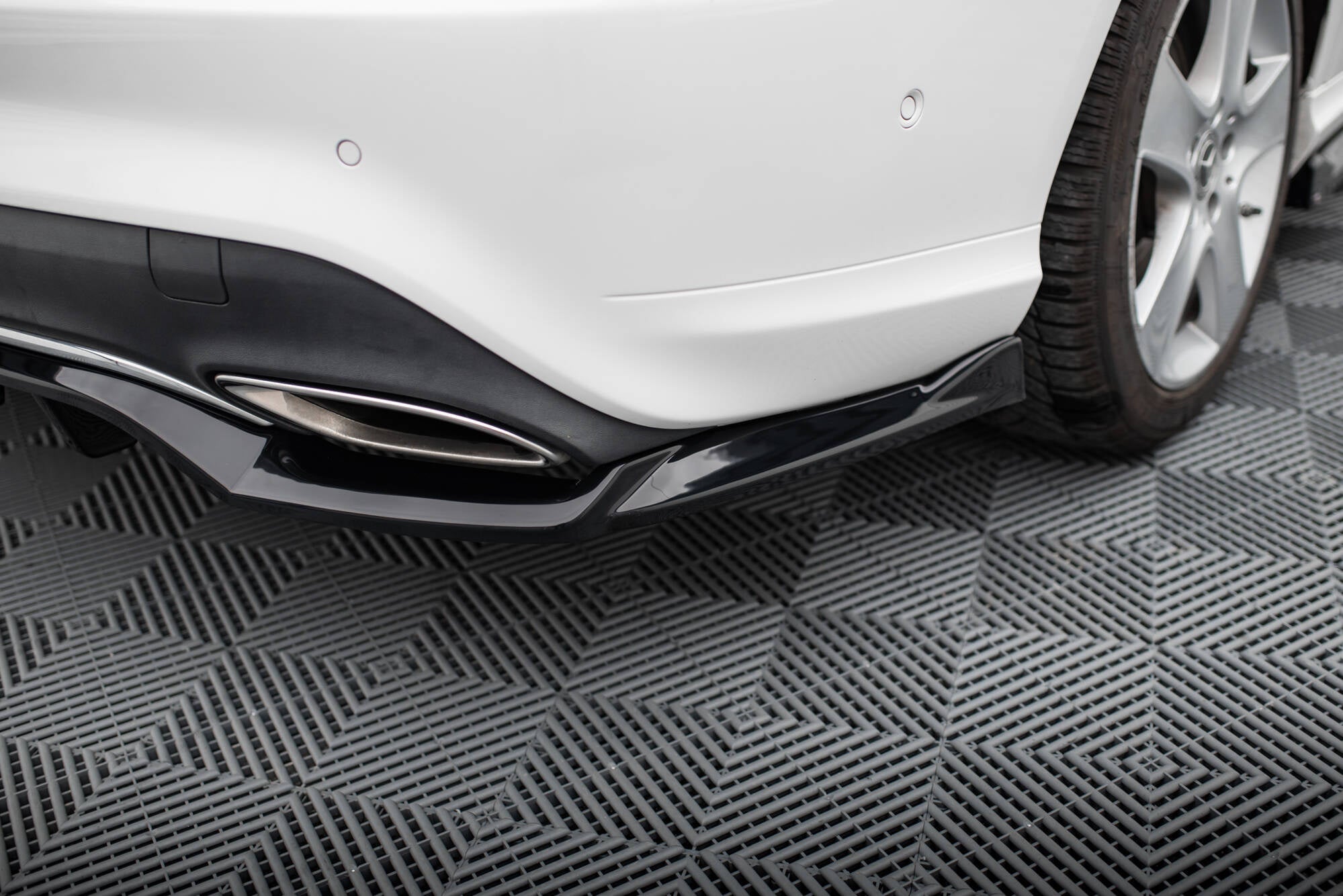 Maxton Design Set Of Splitters para Mercedes-Benz CLA C117 Facelift - imagen 8