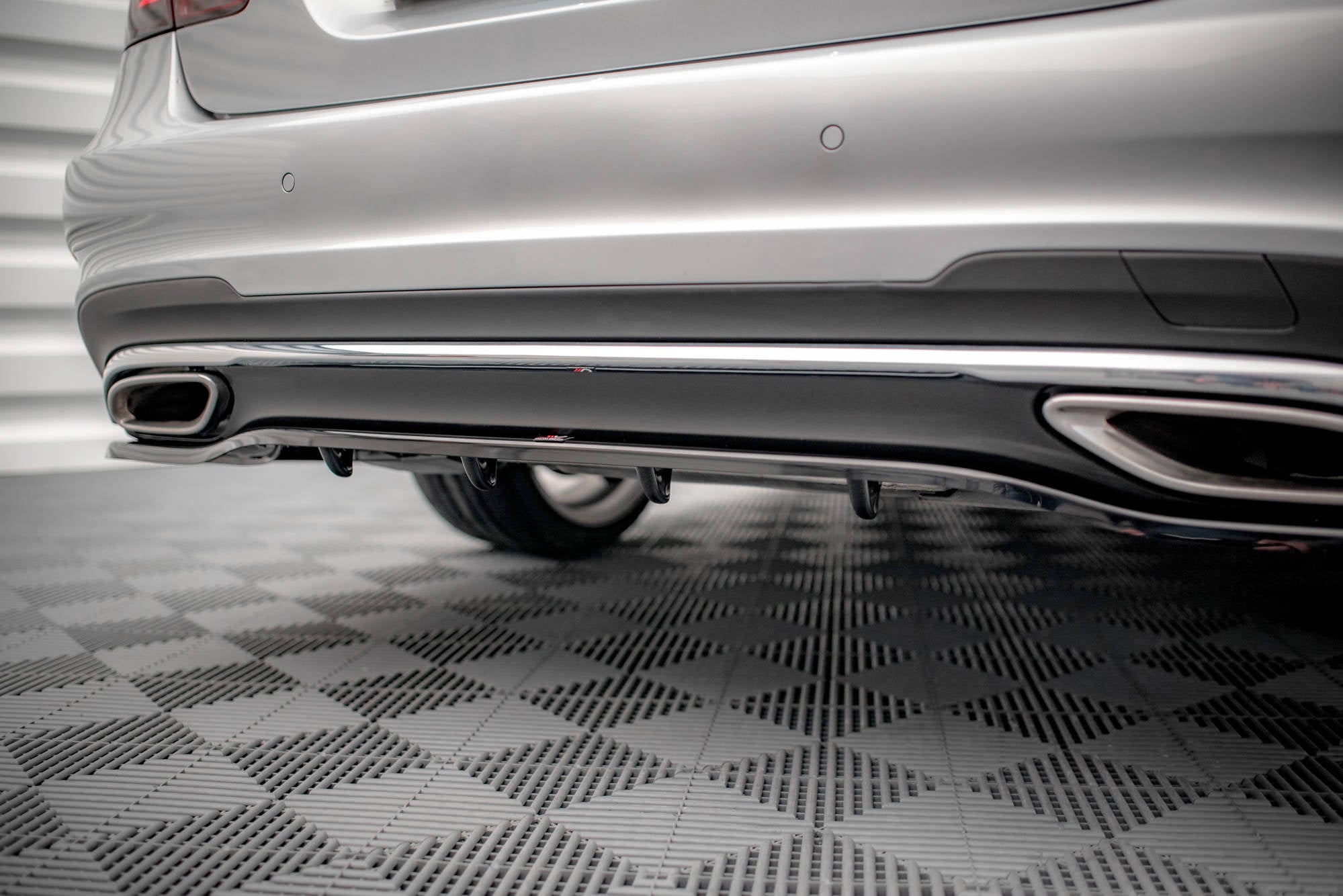 Maxton Design Set Of Splitters para Mercedes-Benz E AMG-Line Sedan W212 Facelift - imagen 7