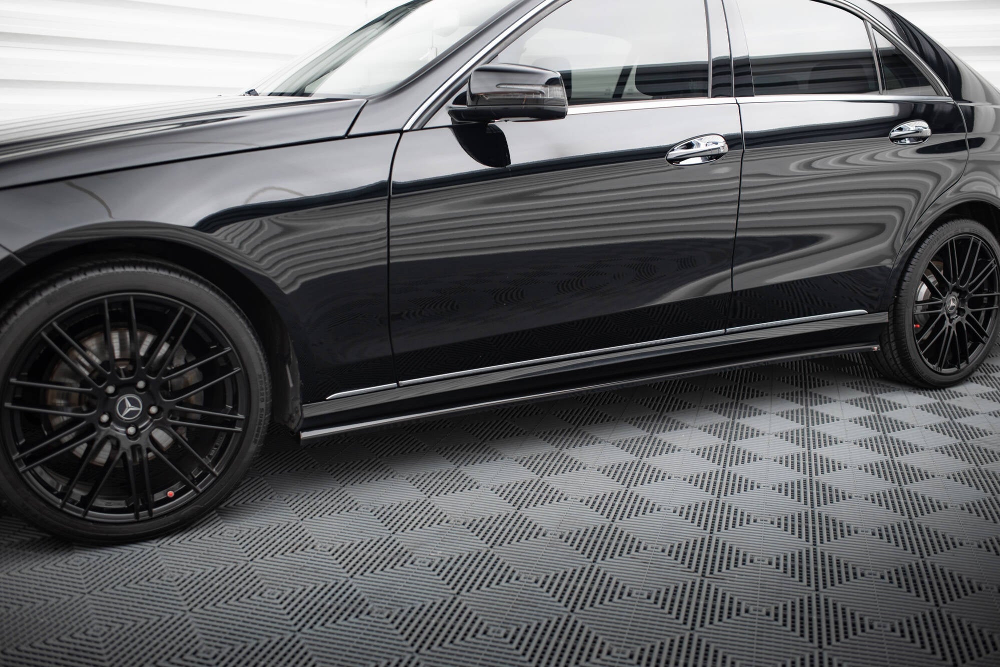 Maxton Design Set Of Splitters para Mercedes-Benz E Sedan W212 Facelift - imagen 5