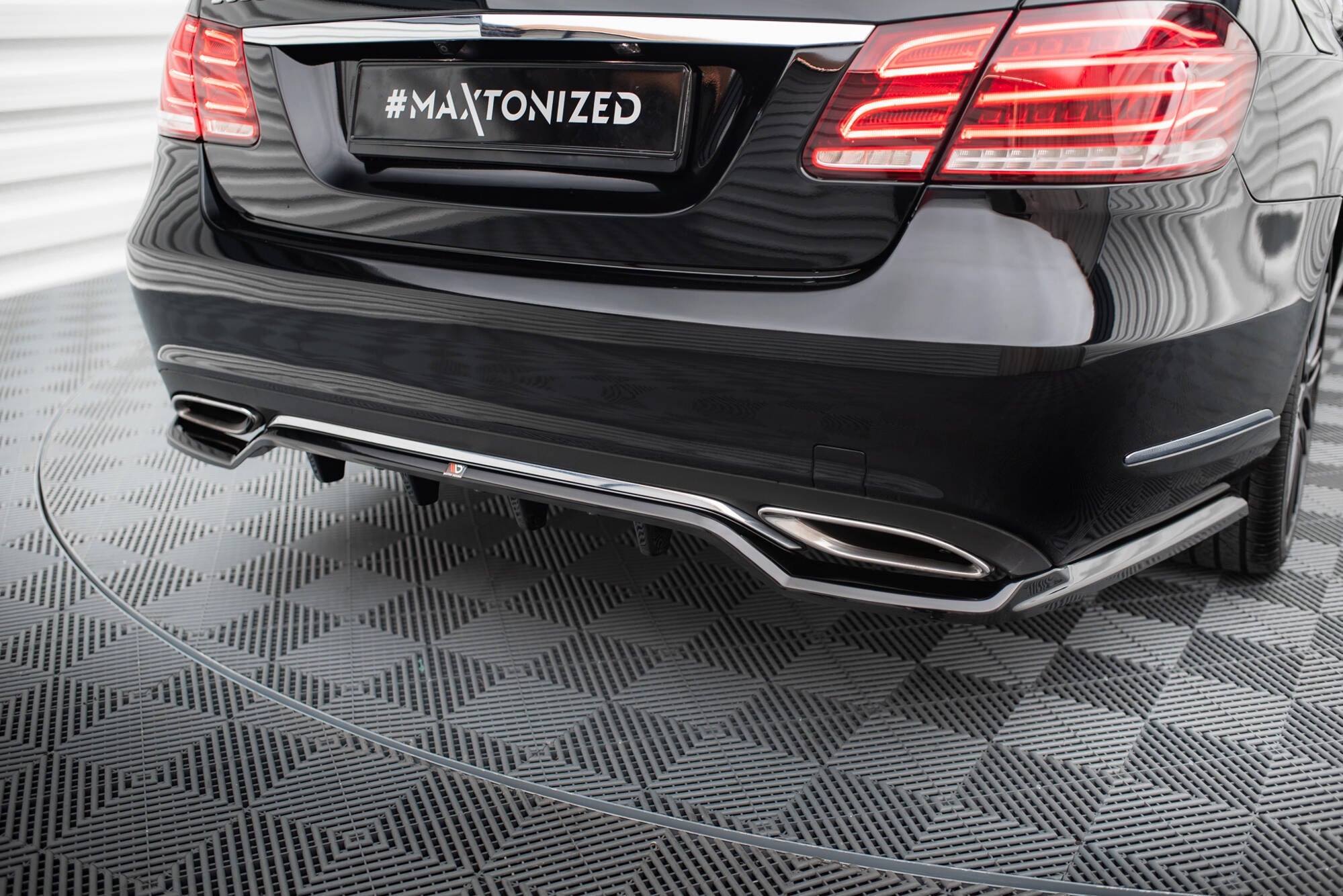 Maxton Design Set Of Splitters para Mercedes-Benz E Sedan W212 Facelift - imagen 7