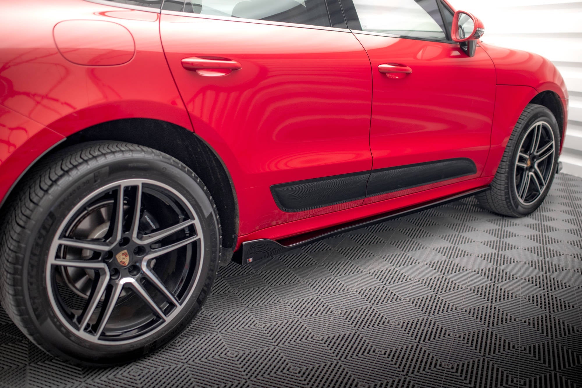 Maxton Design Set Of Splitters para Porsche Macan GTS / Sport Design Mk1 Facelift - imagen 5