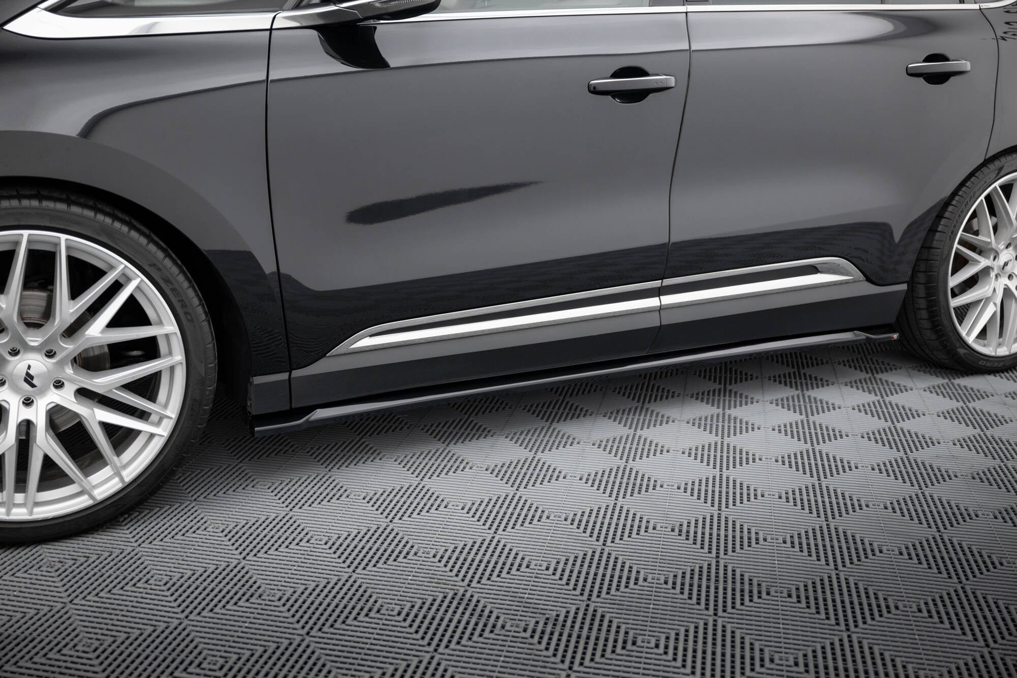 Maxton Design Set Of Splitters para Renault Espace Mk5 - imagen 5