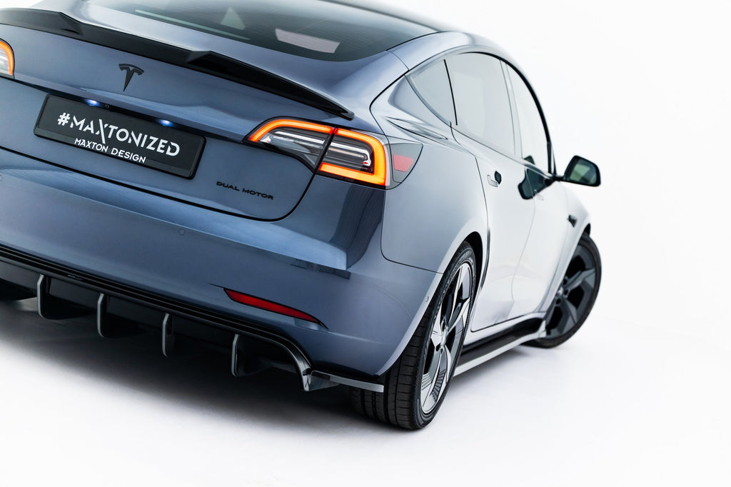 Maxton Design Set Of Splitters para Tesla Model 3 - imagen 14