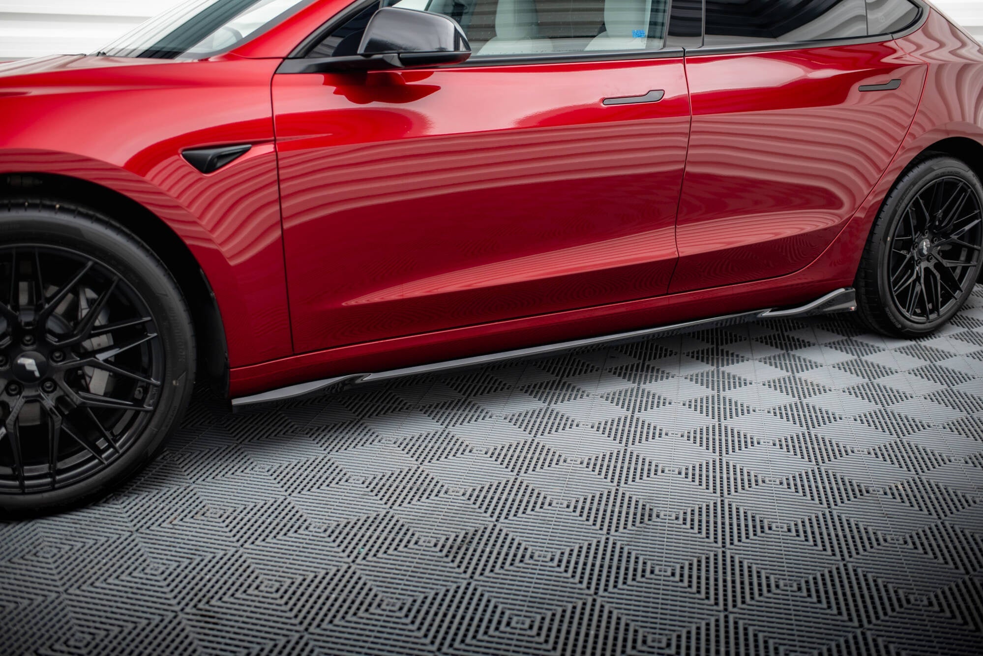 Maxton Design Set Of Splitters para Tesla Model 3 Project Highland(Facelift) - imagen 5