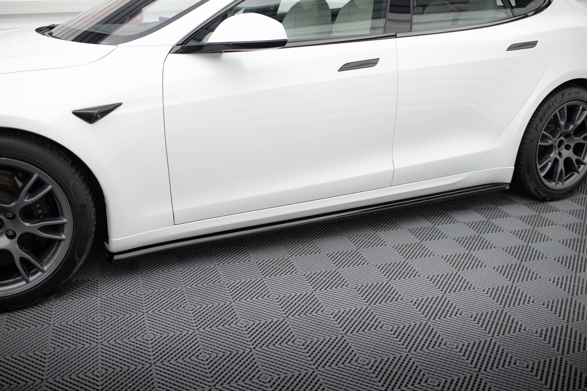 Maxton Design Set Of Splitters para Tesla Model S Plaid Mk1 Facelift - imagen 6