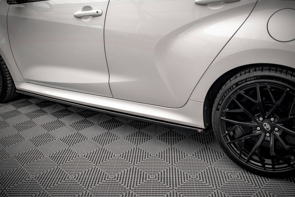 Maxton Design Set Of Splitters para Toyota Yaris GR Sport Mk4 - imagen 6