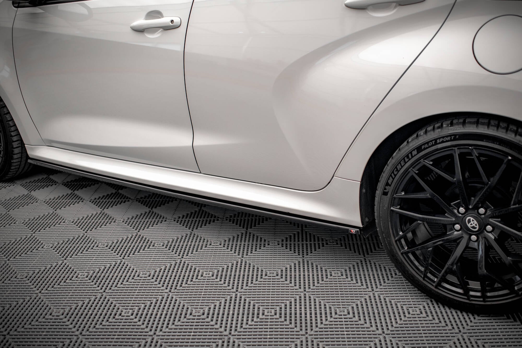 Maxton Design Set Of Splitters para Toyota Yaris GR Sport Mk4 - imagen 6