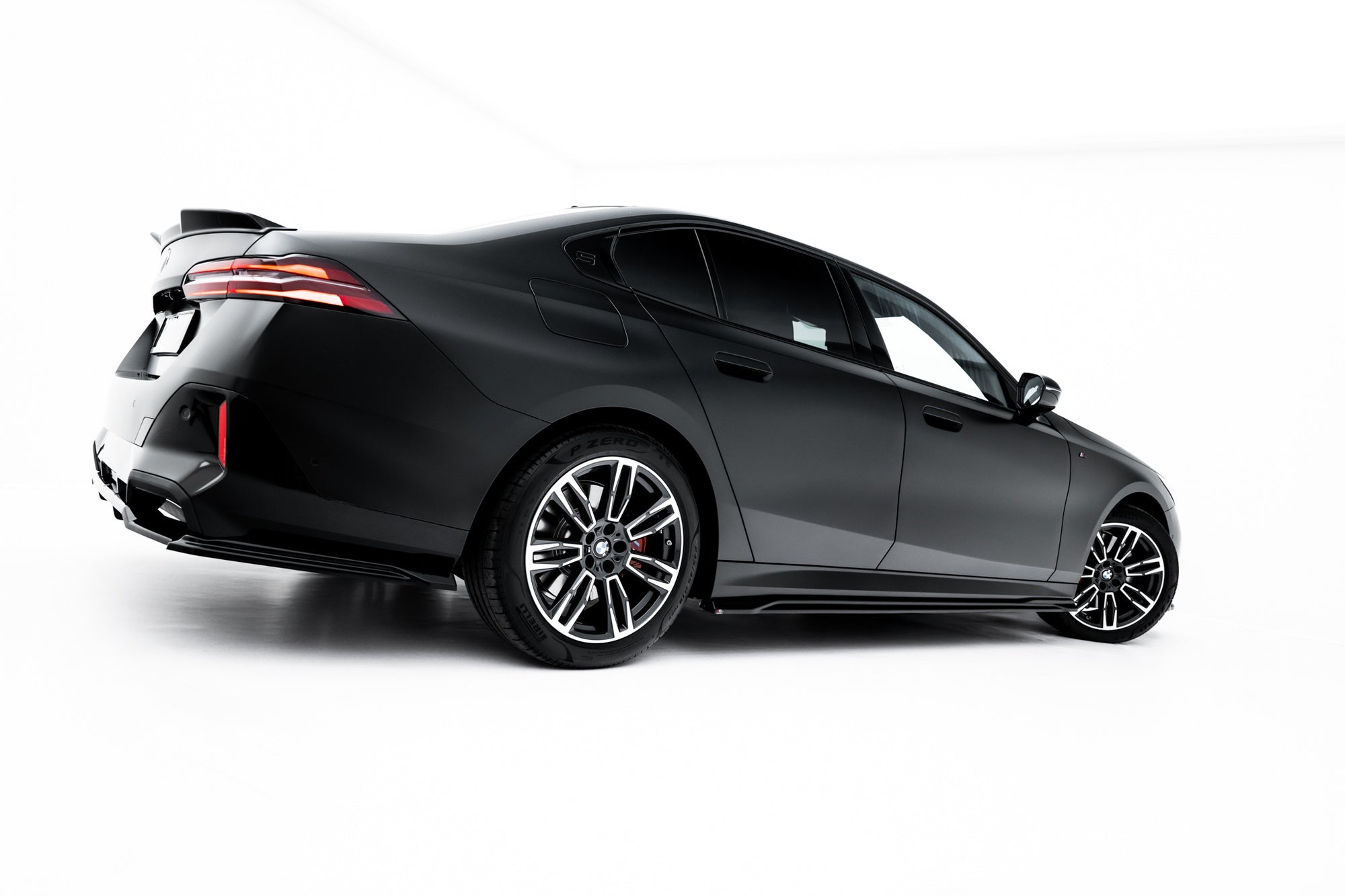 Maxton Design Set Of Splitters V.1 para BMW 5 M-Pack Sedan G60 - imagen 9