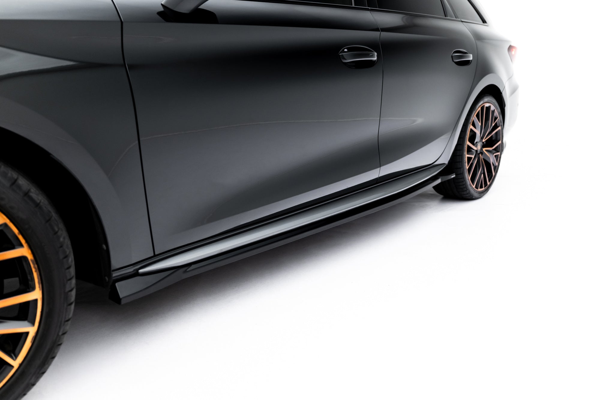 Maxton Design Set Of Splitters V.1 para Cupra Leon ST Mk1 Facelift - imagen 8
