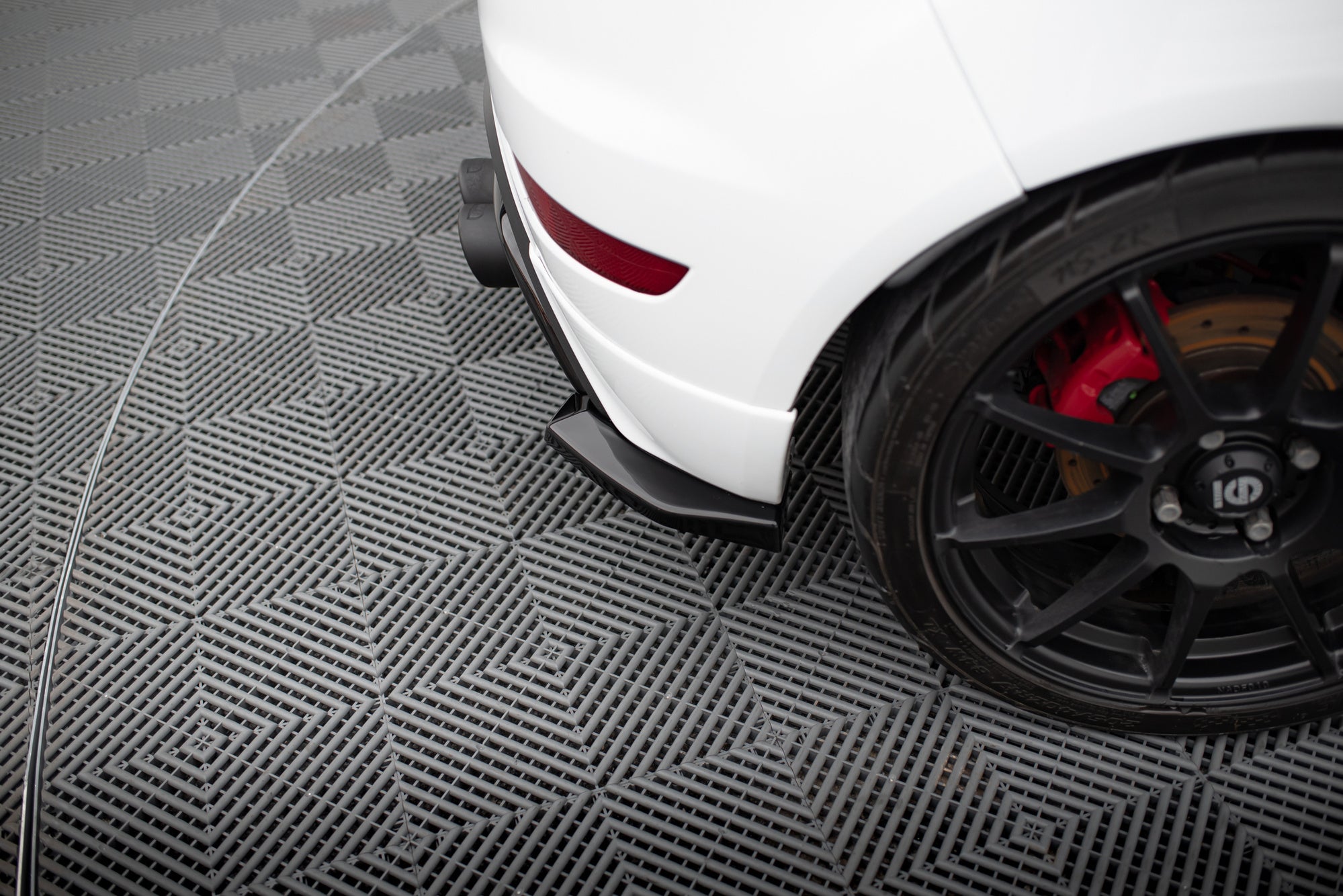 Maxton Design Set Of Splitters V.1 para Ford Fiesta ST Mk7 Facelift - imagen 10